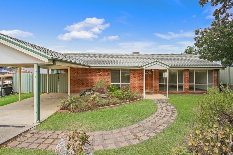 5 Baw Baw Street