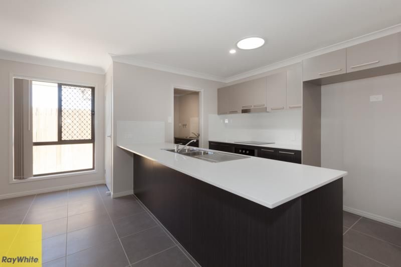 18 Stringybark Street, SPRING MOUNTAIN, QLD 4300
