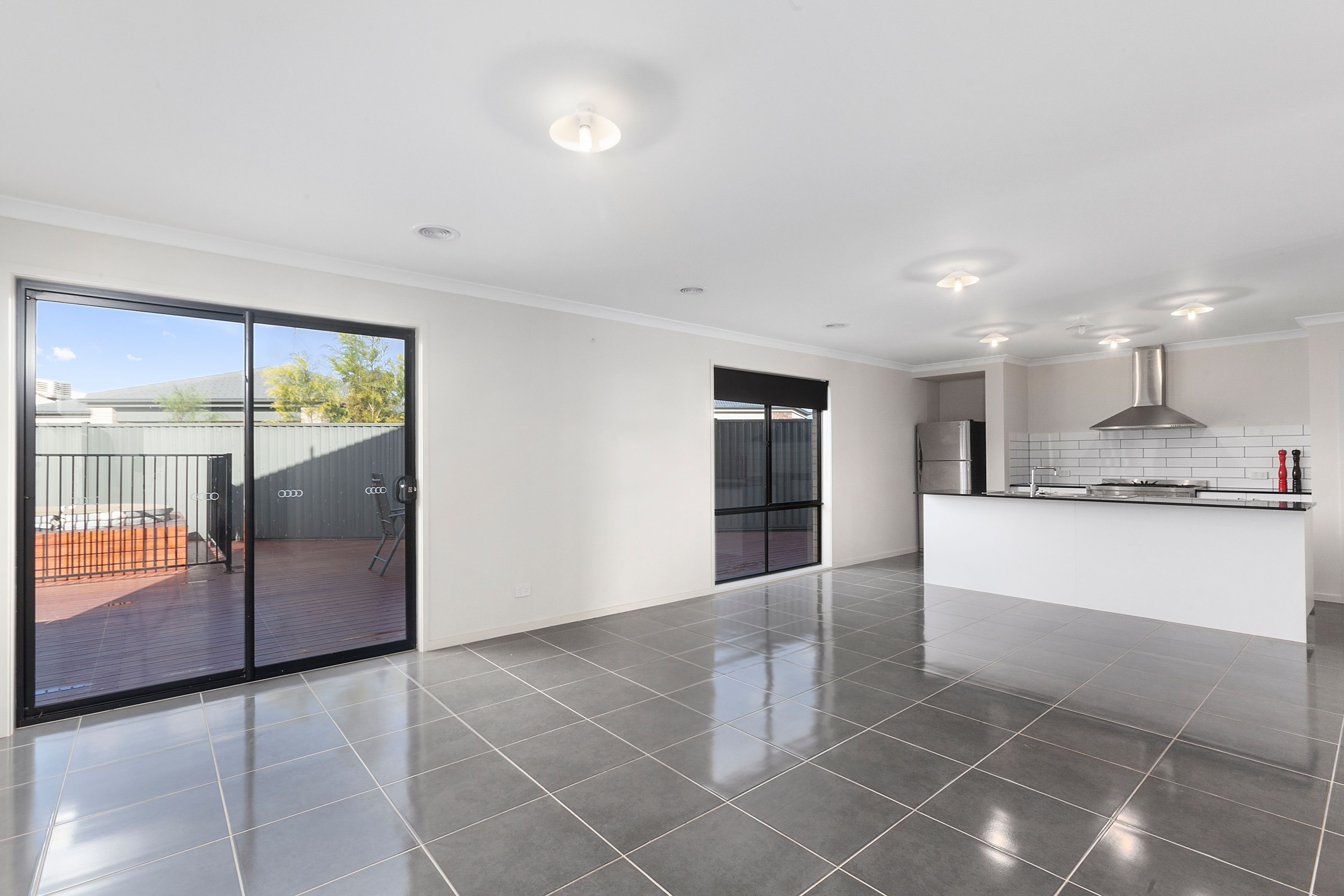 8 Eastlakes Boulevard, Lara, VIC 3212