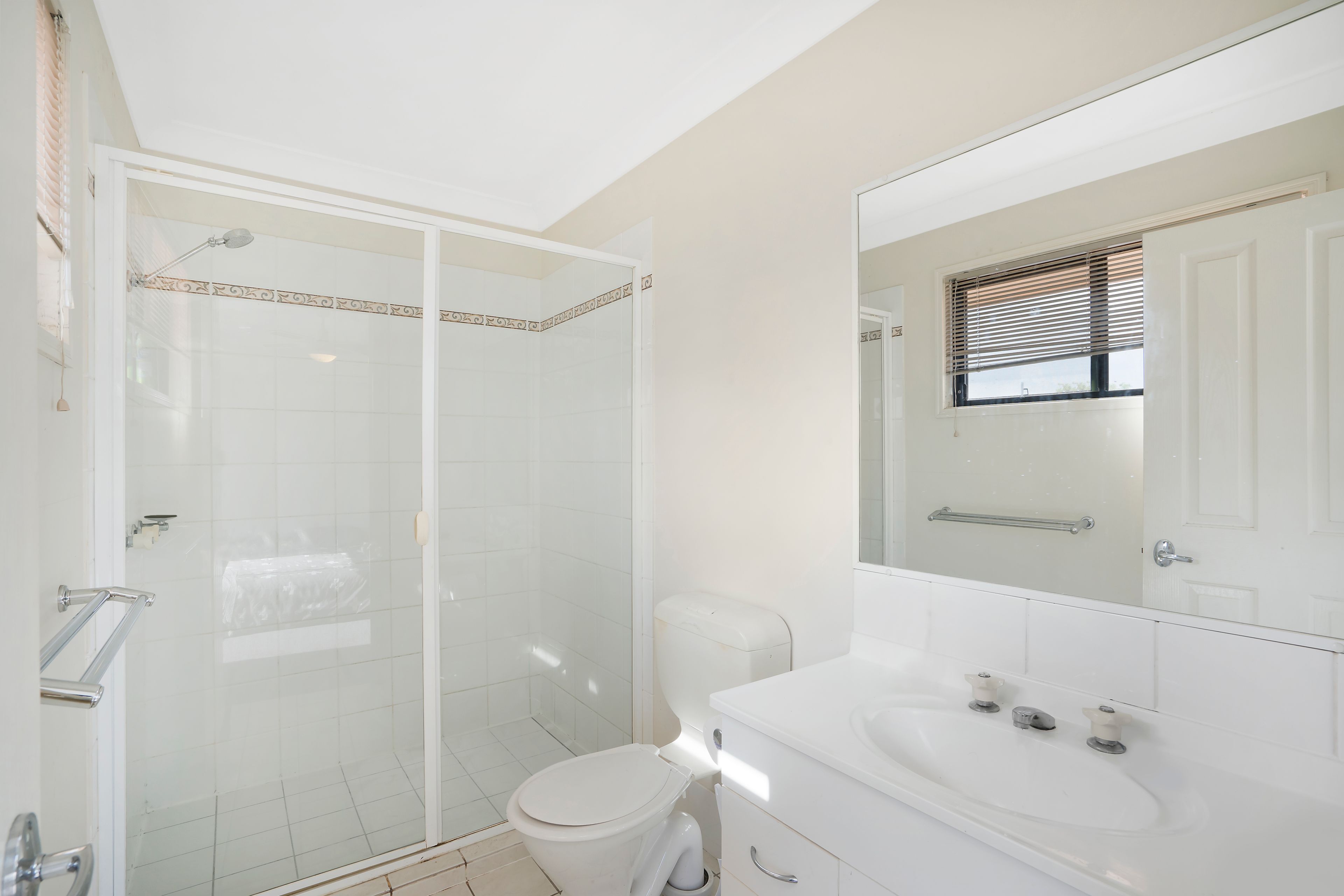 24/74 UNIVERSAL Street, Pacific Pines, QLD 4211