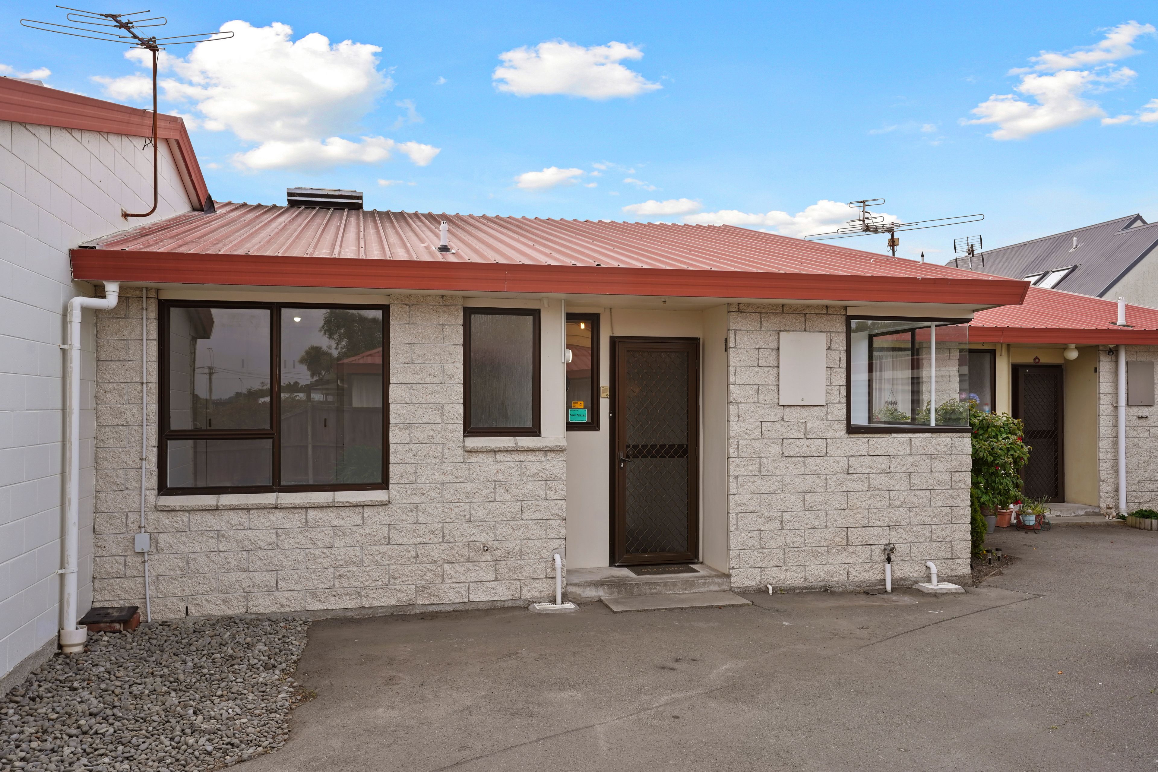2/1 Convoy Street, New Brighton, Christchurch City