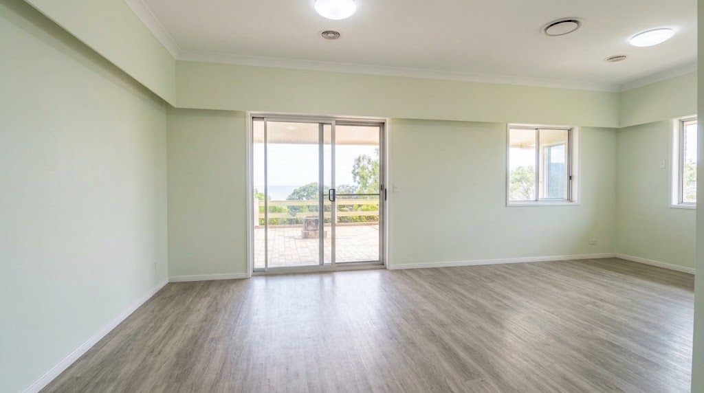 32 Airlie Crescent — photo 5 of 14