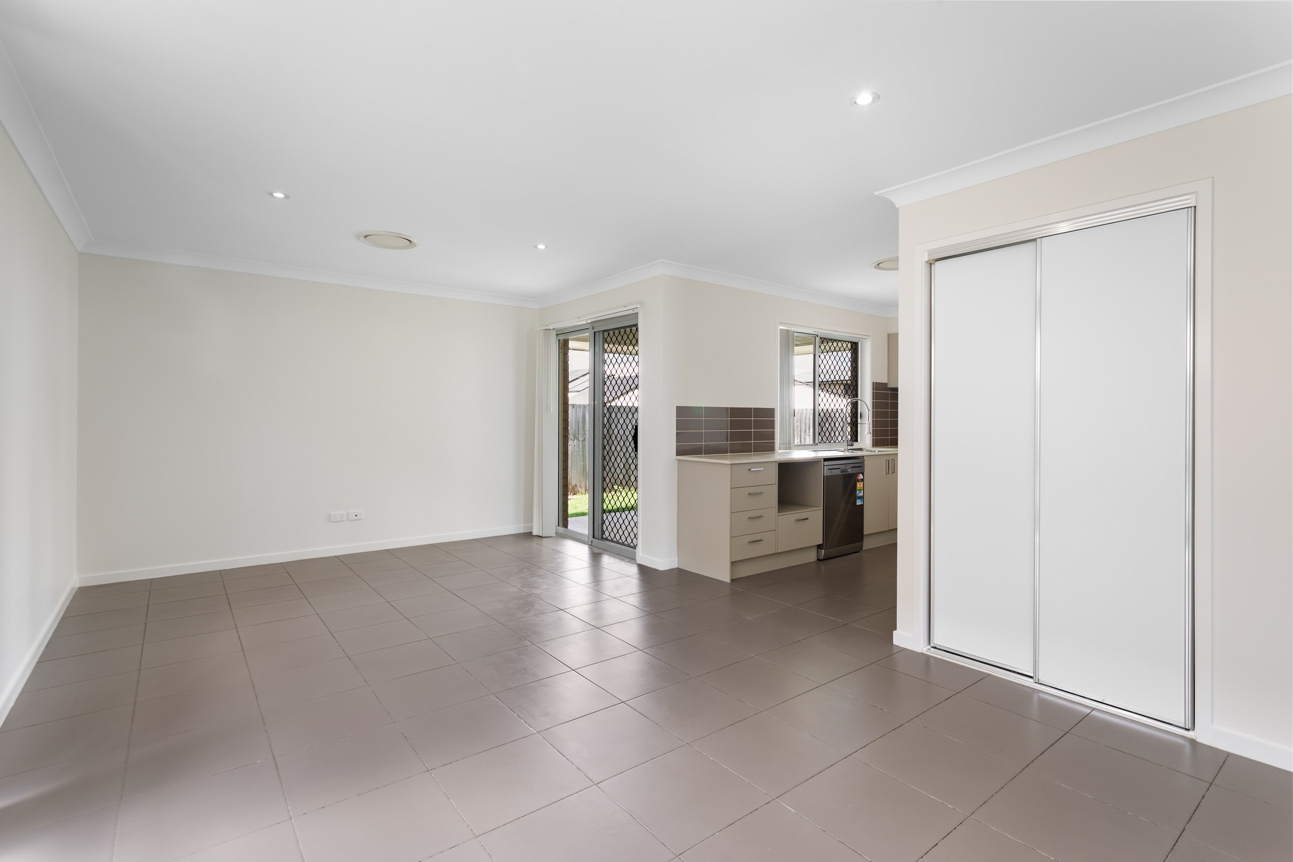 10 Wallarah Parade, North Lakes, QLD 4509