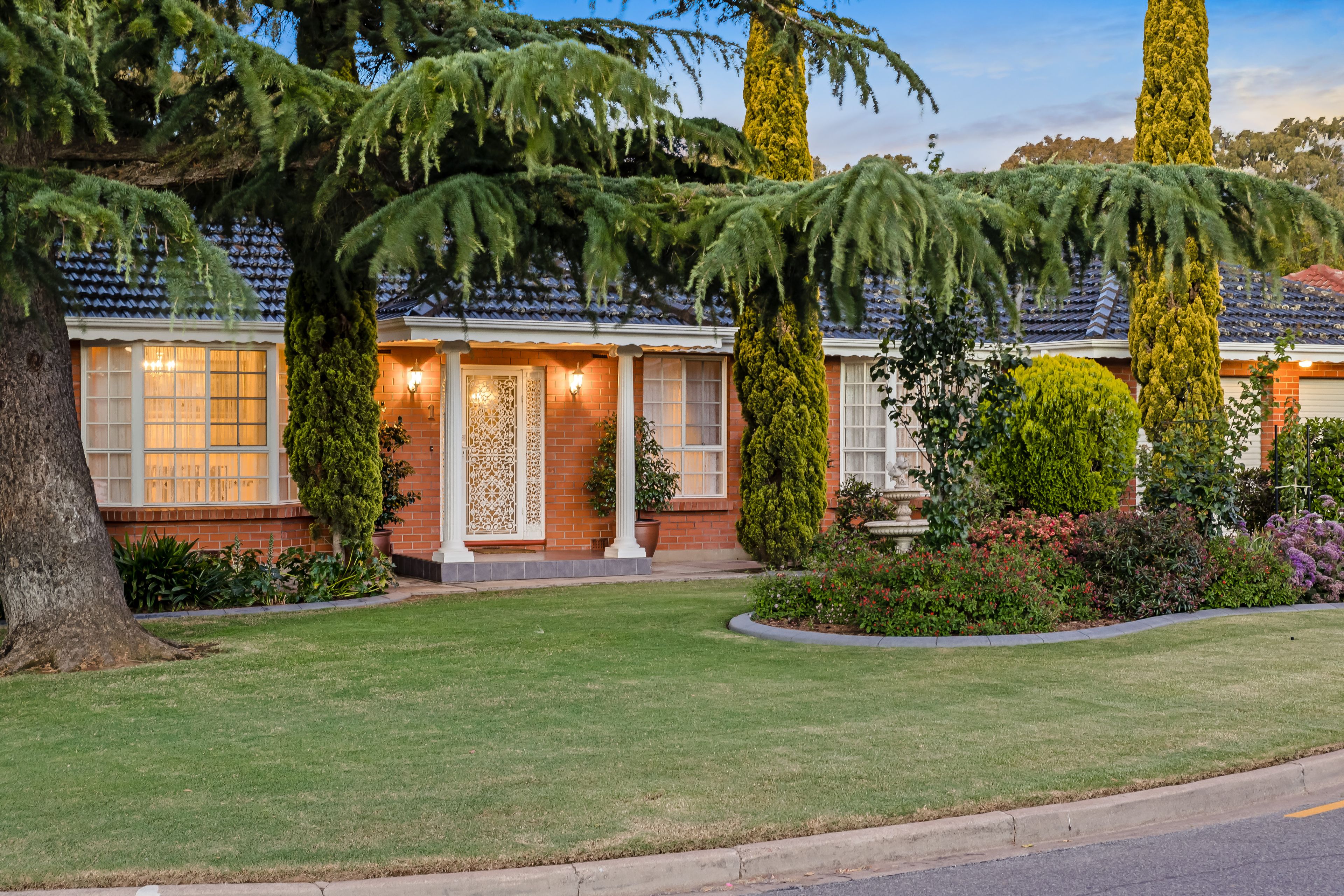 1 Carinya Crescent, Rostrevor, SA 5073