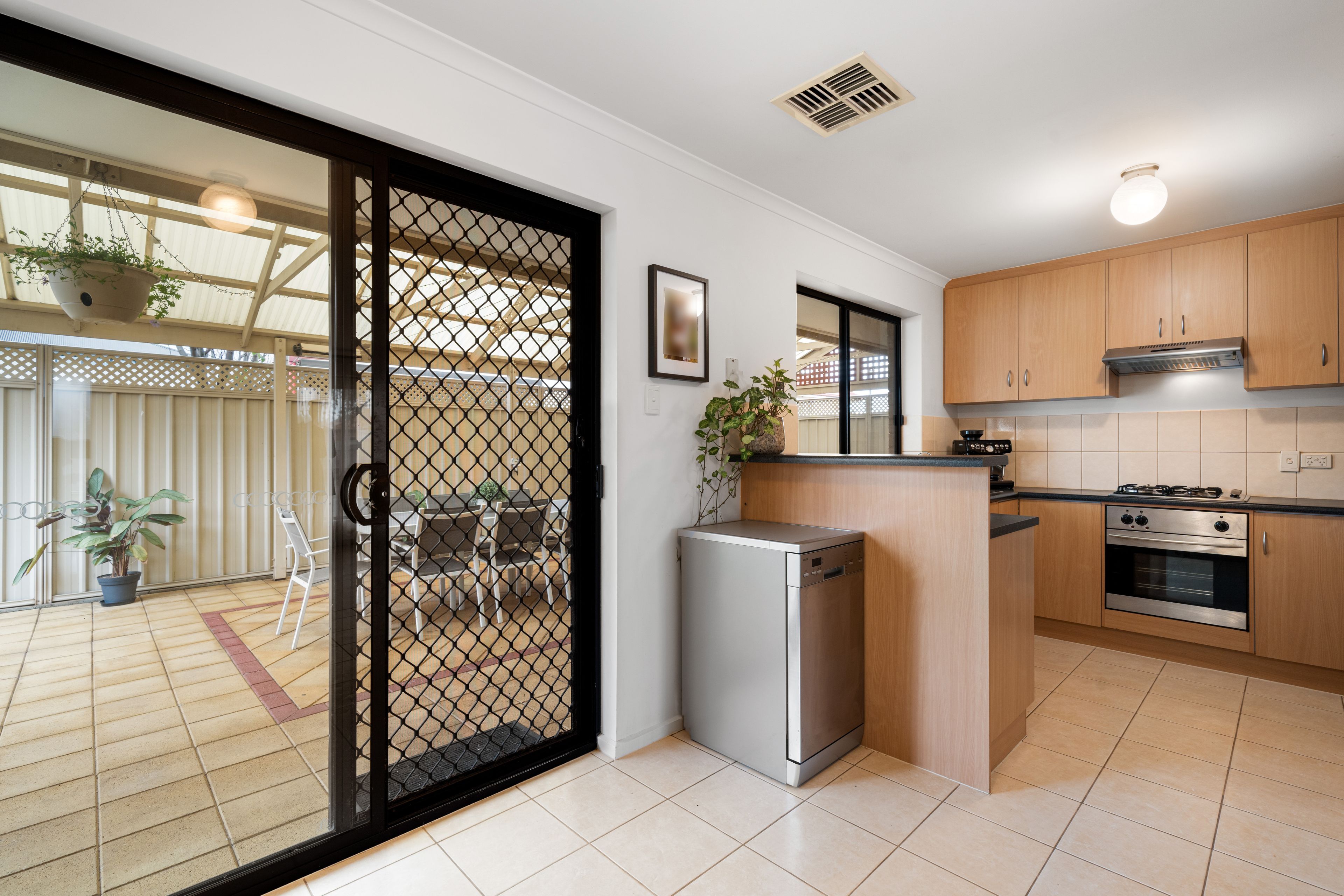 28 Hubbard Street — photo 4 of 18