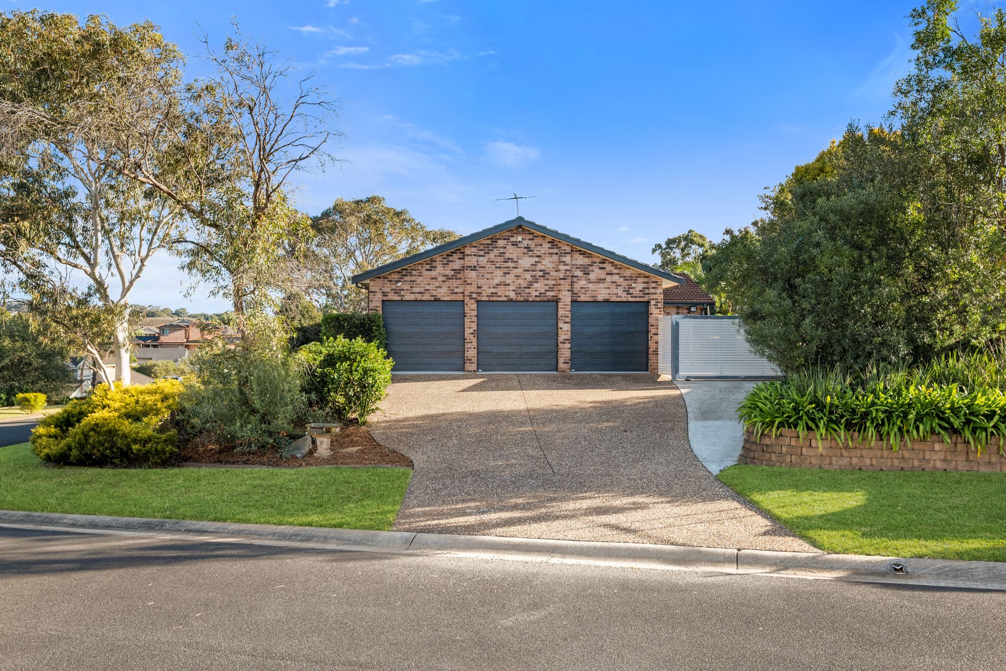10 Figtree Crescent, Glen Alpine, NSW 2560