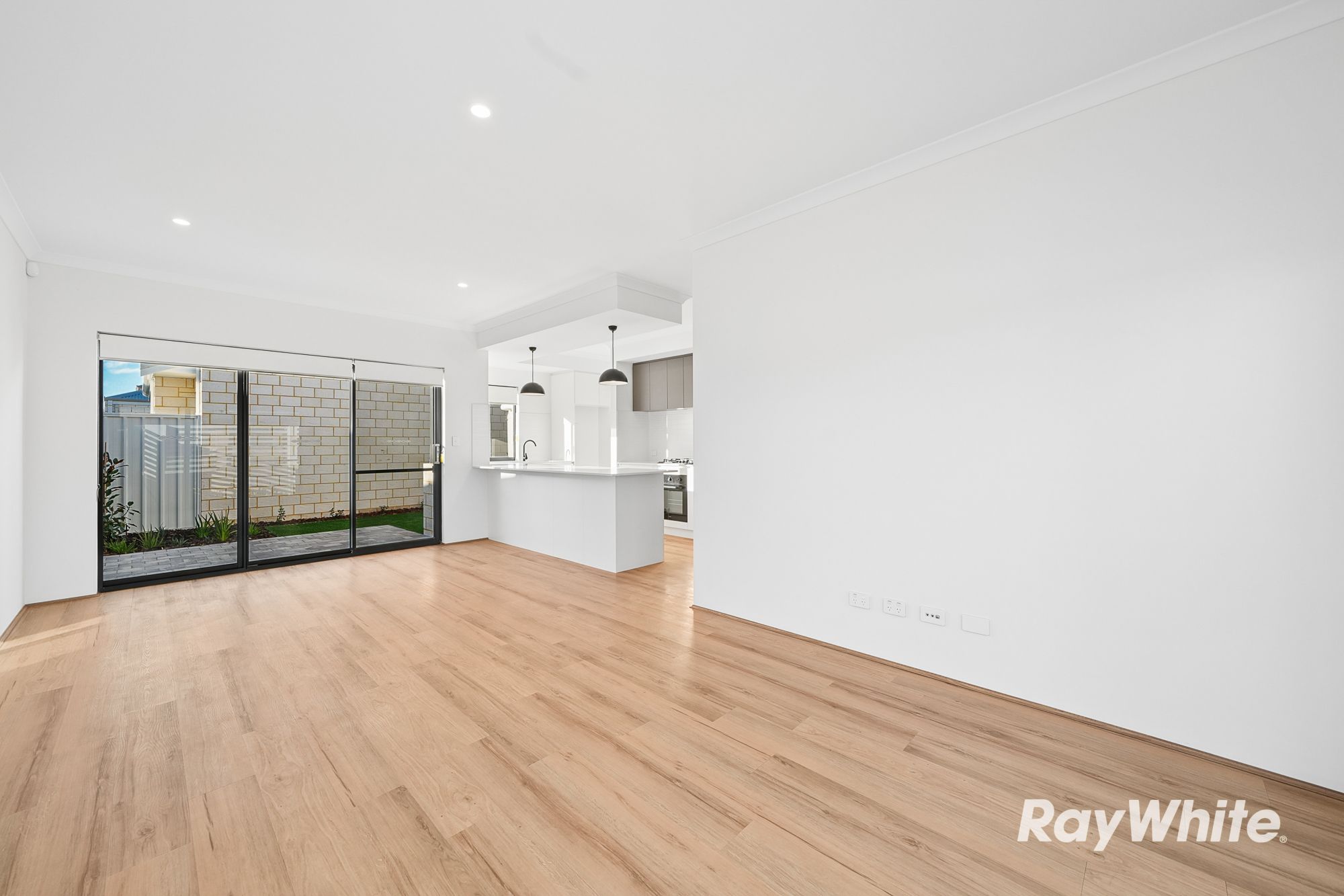 28C Scaddan Street — photo 4 of 30