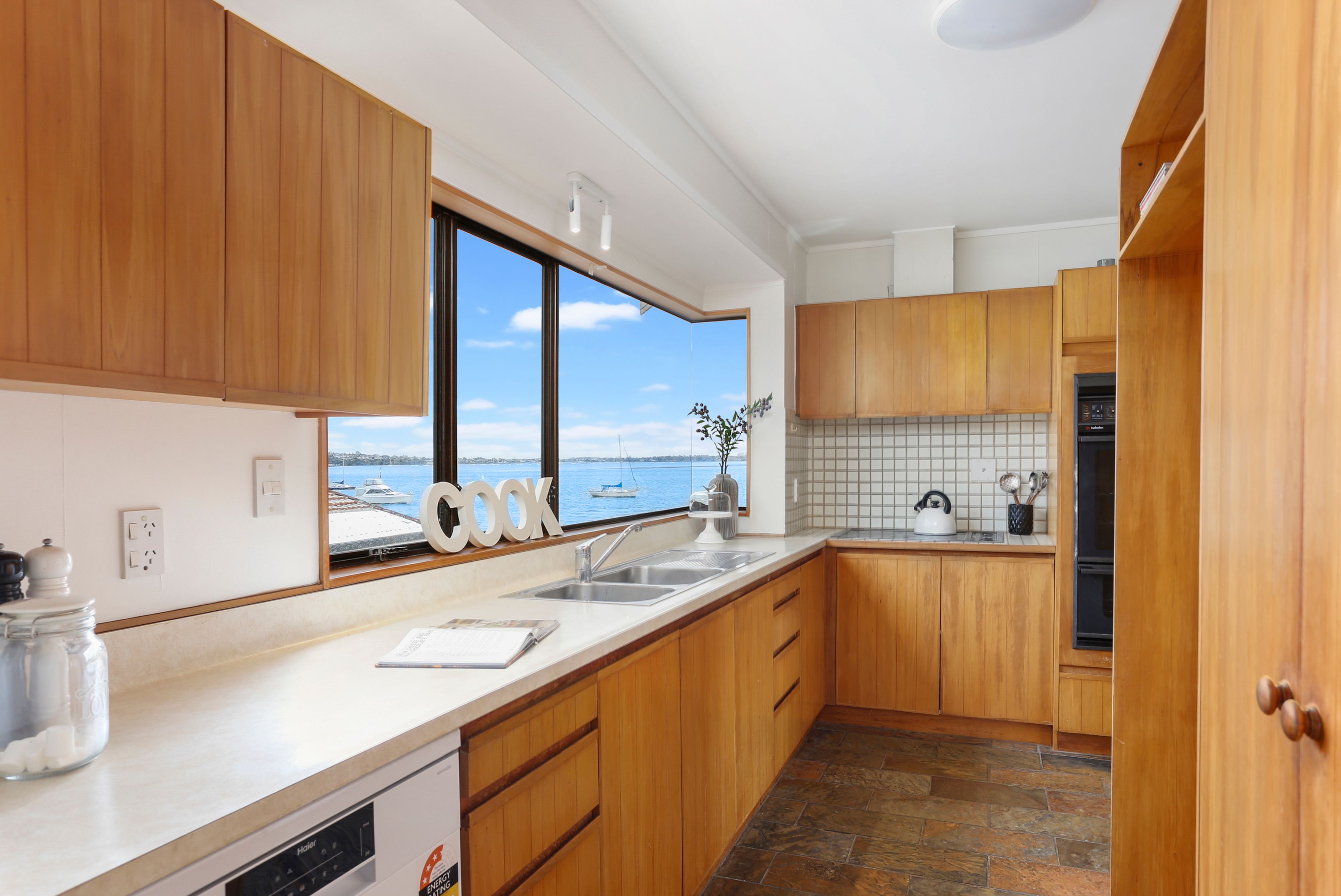 2/28a The Parade, Bucklands Beach, Manukau City