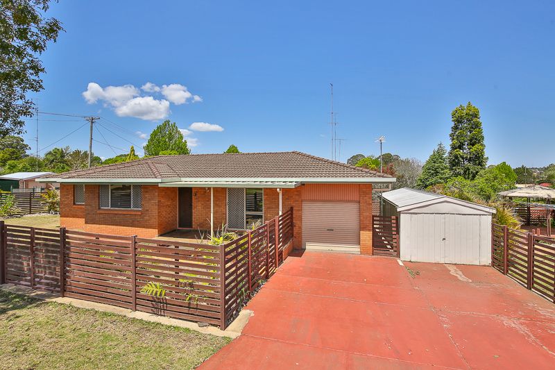 1 Farr Street, Kearneys Spring QLD 4350