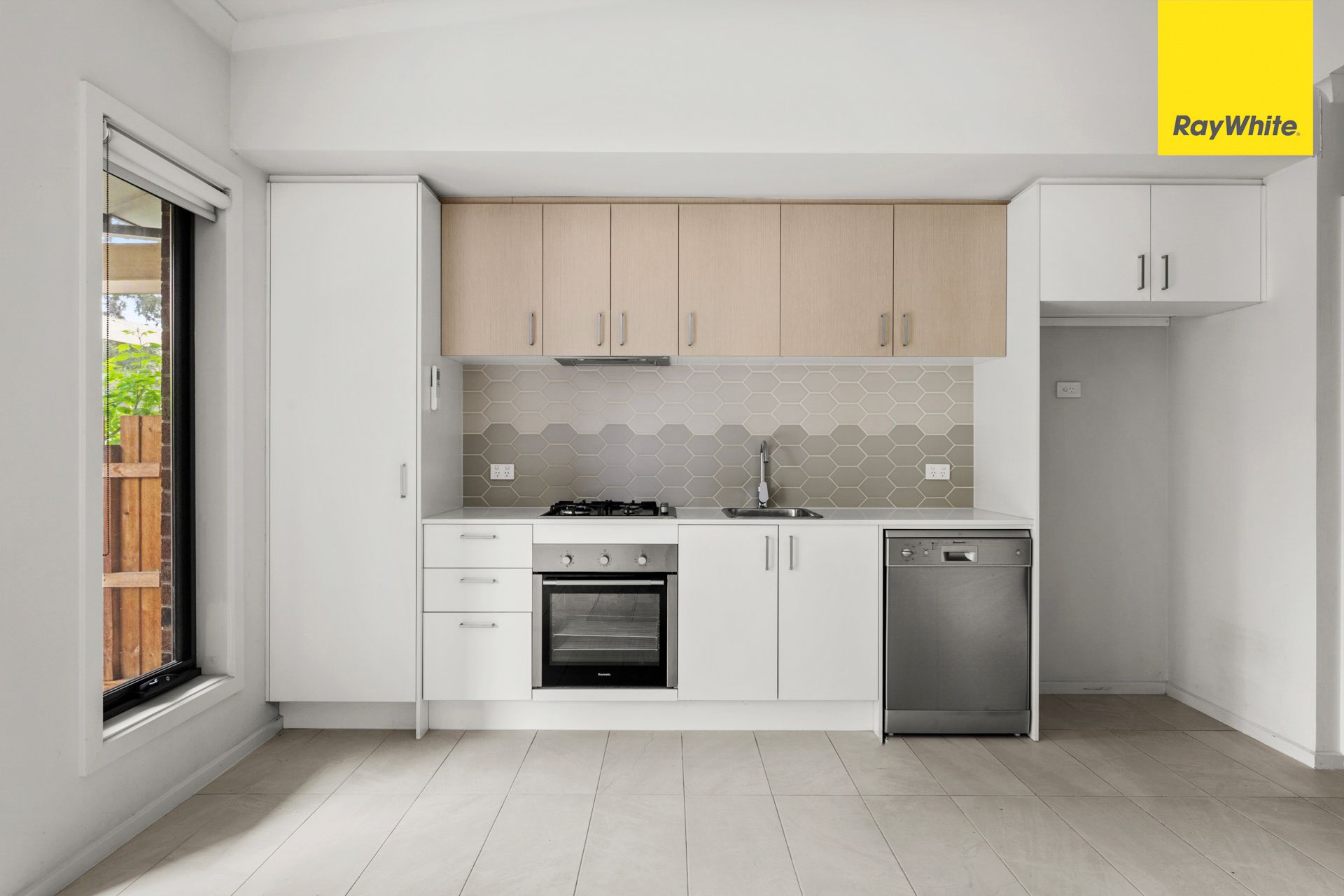 9 Hensbergh Place — photo 8 of 17