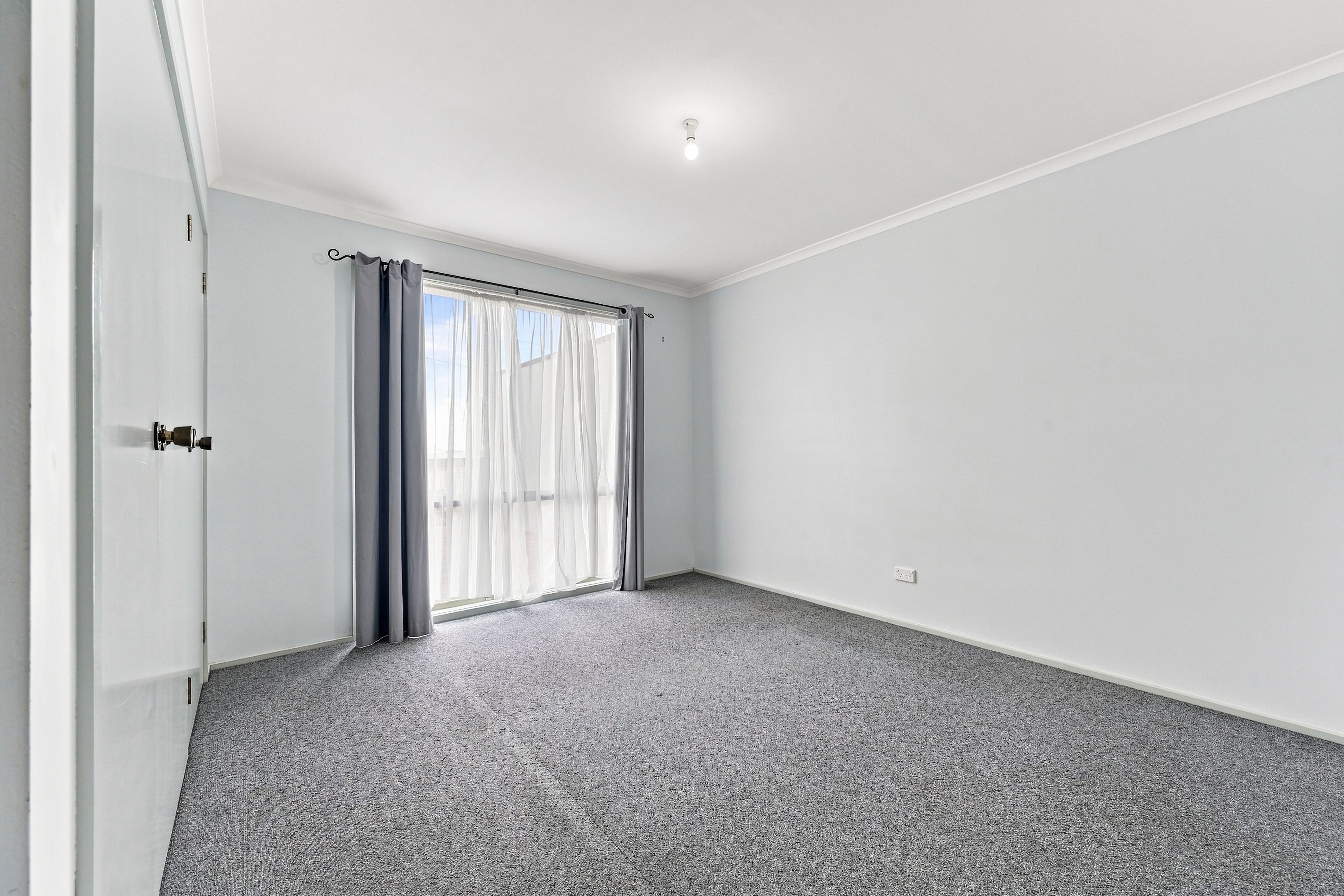 23 Kenneth Street — photo 10 of 19