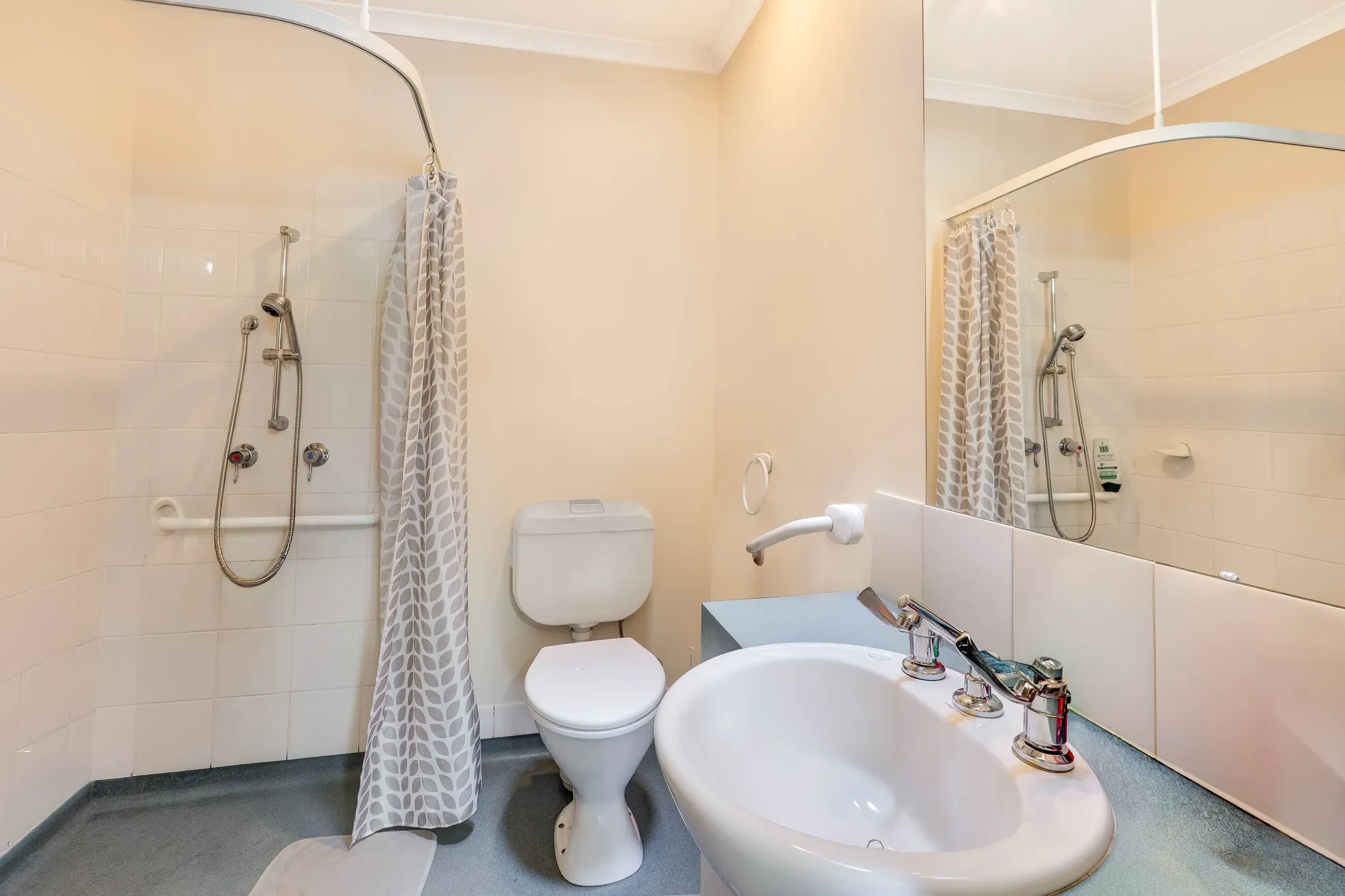 24/7 Severin Court, Thurgoona, NSW 2640