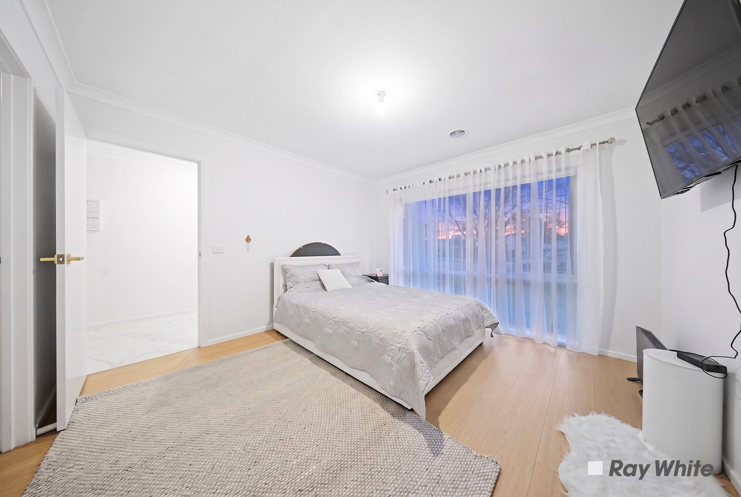 8 Mcfarlane Crescent — photo 9 of 20