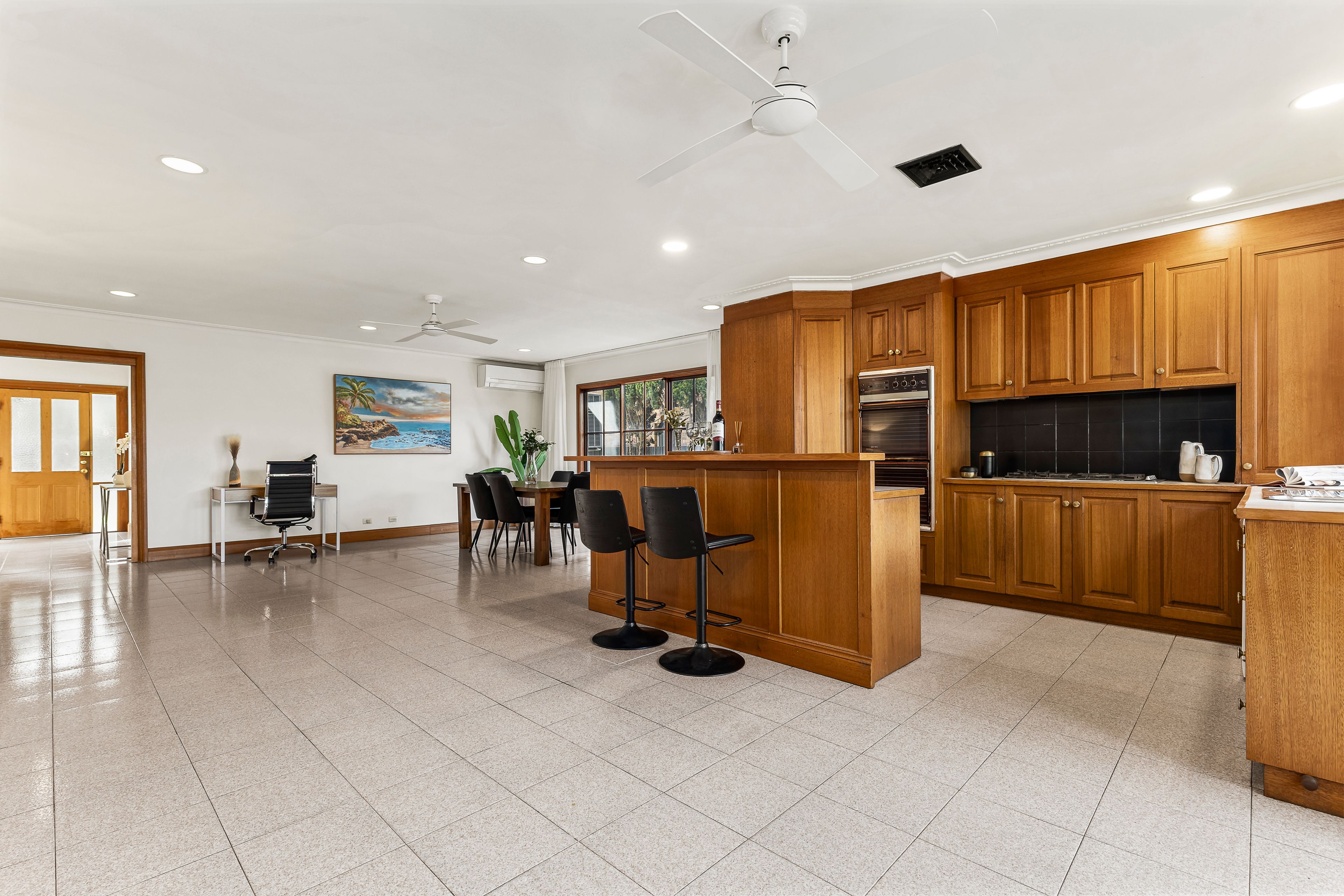 344 Huntingdale Road — photo 4 of 10