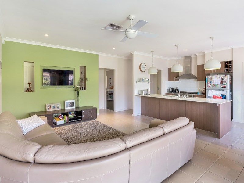 33 Taylor Place, Mackenzie, QLD 4156