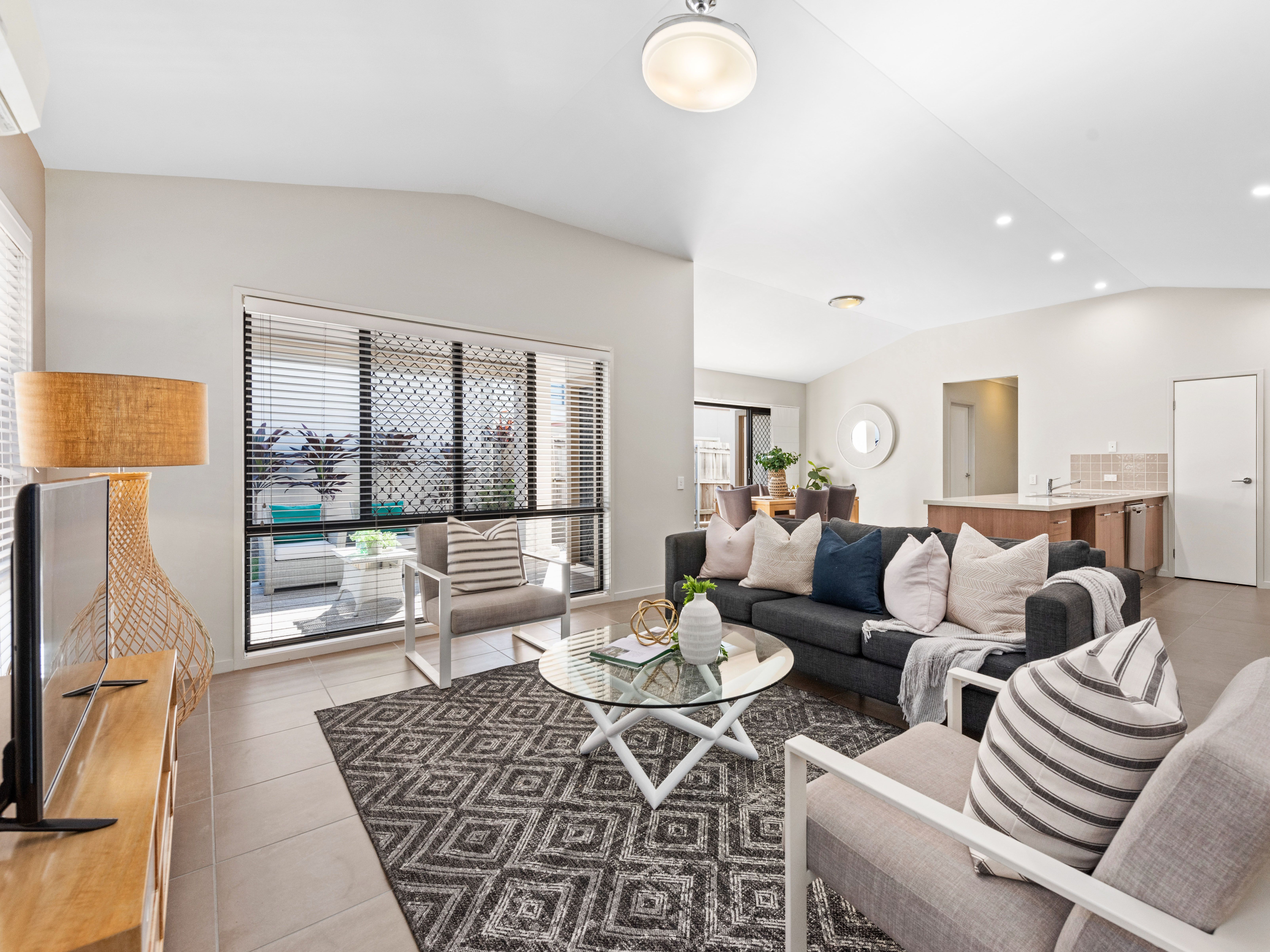 22/1 Celestial Court, Carina, QLD 4152