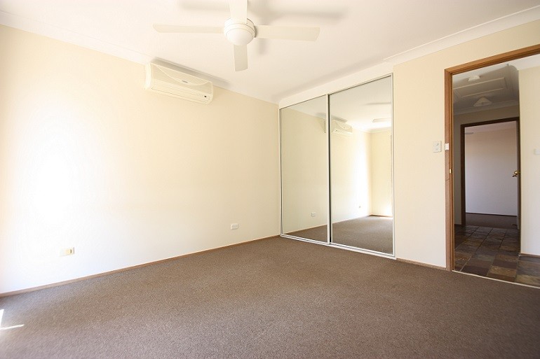 7 Reynaldo Place, Rosemeadow, NSW 2560