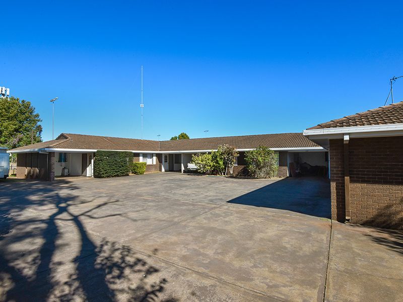2/327 Hume Street — photo from Ray White Toowoomba