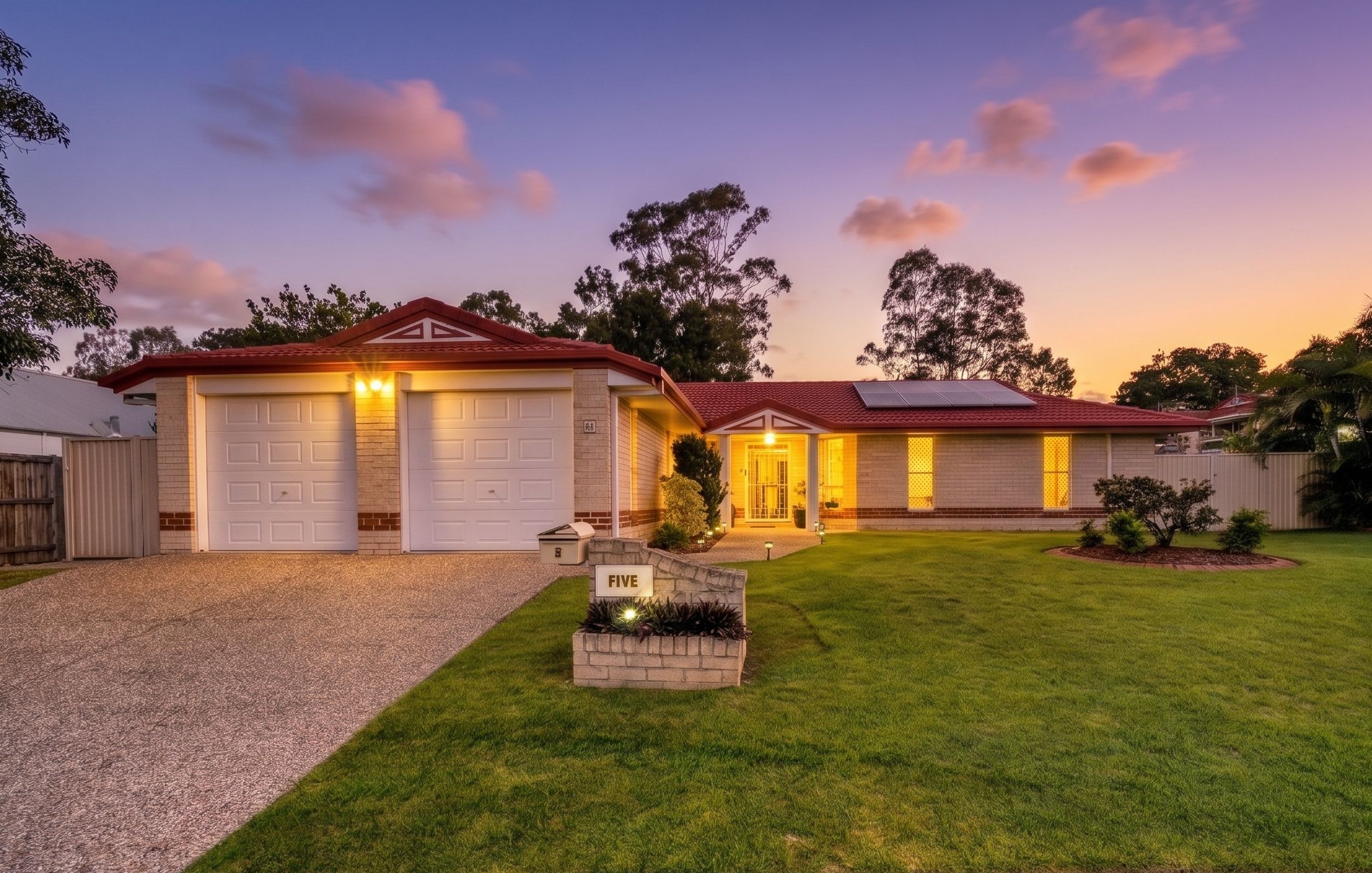 5 Arlington Drive, Arana Hills QLD 4054