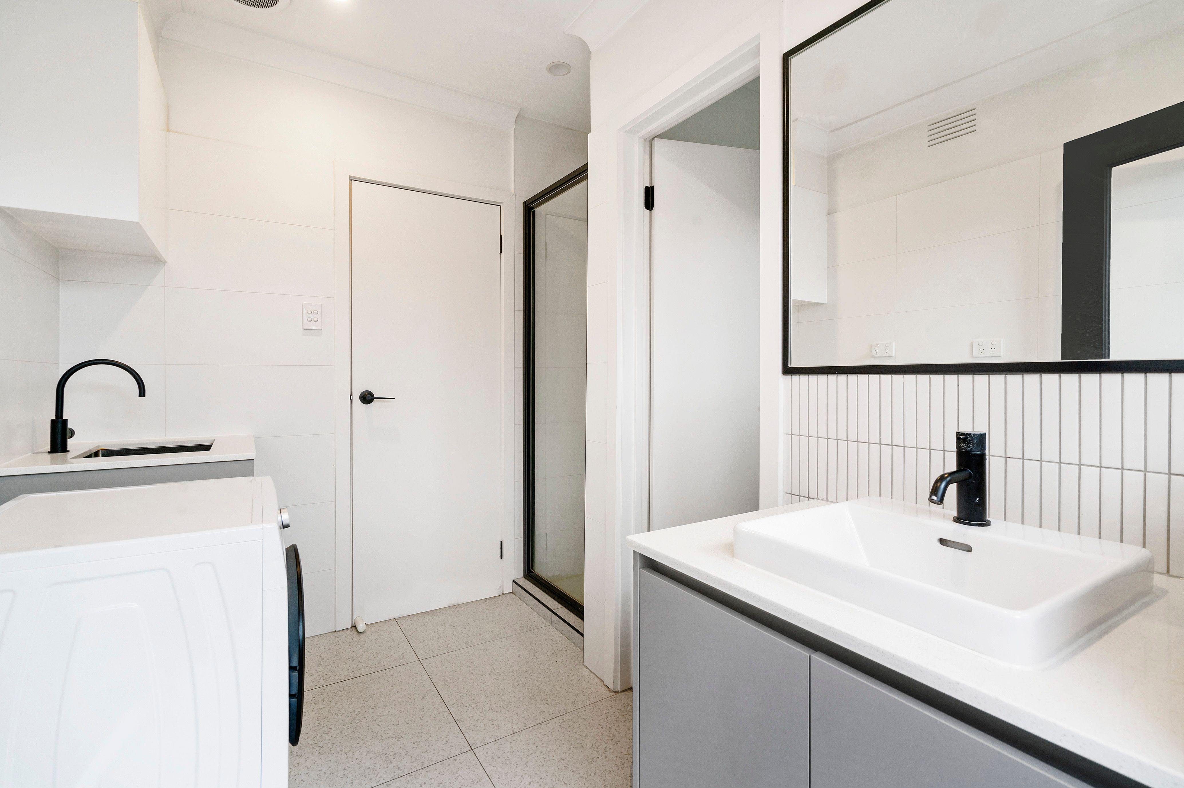 1-4/37 Russell Place — photo 9 of 13