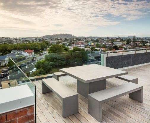 102/62 Surrey Crescent photo 8
