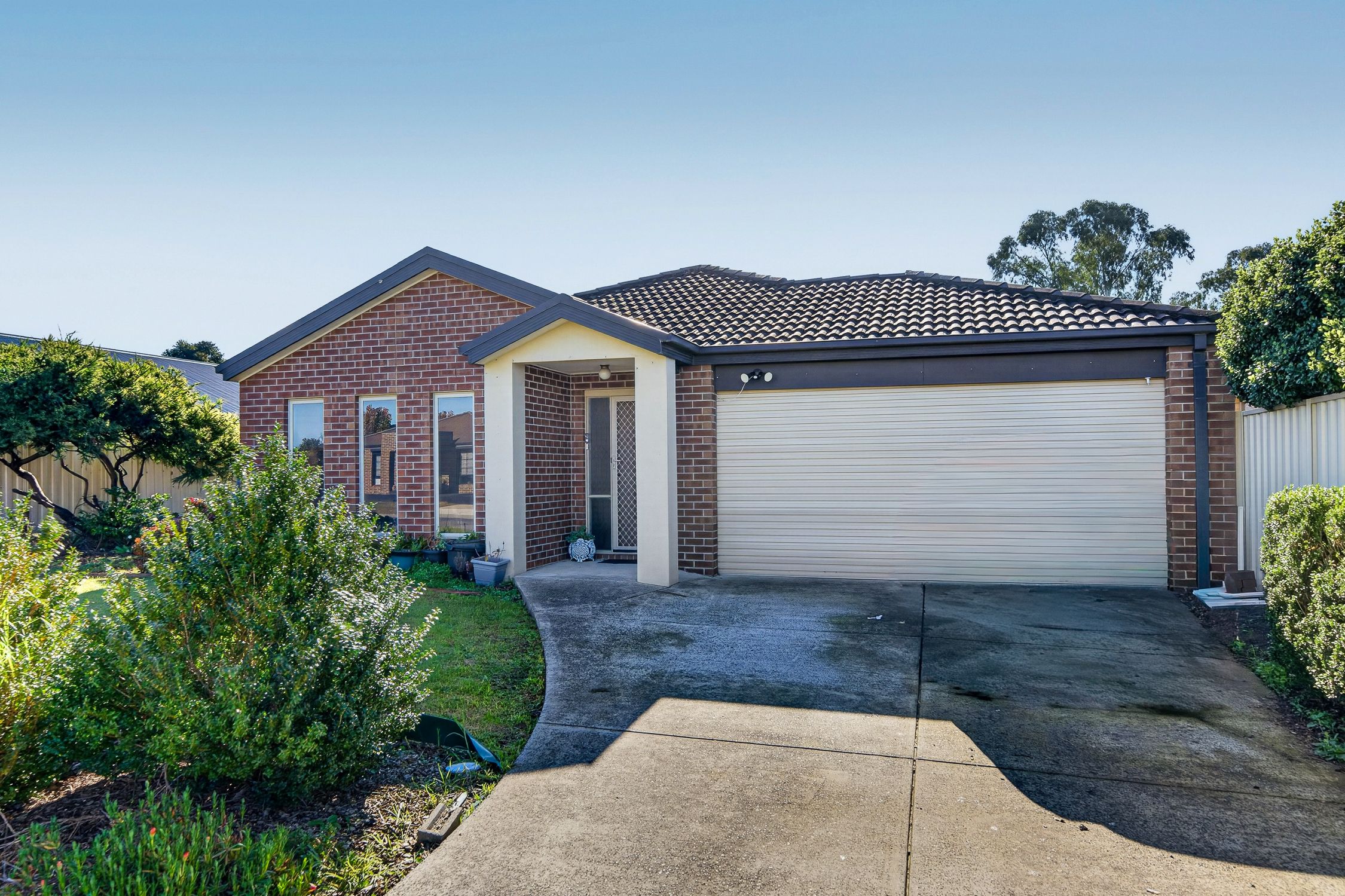 8 Delft Place, Pakenham, VIC 3810