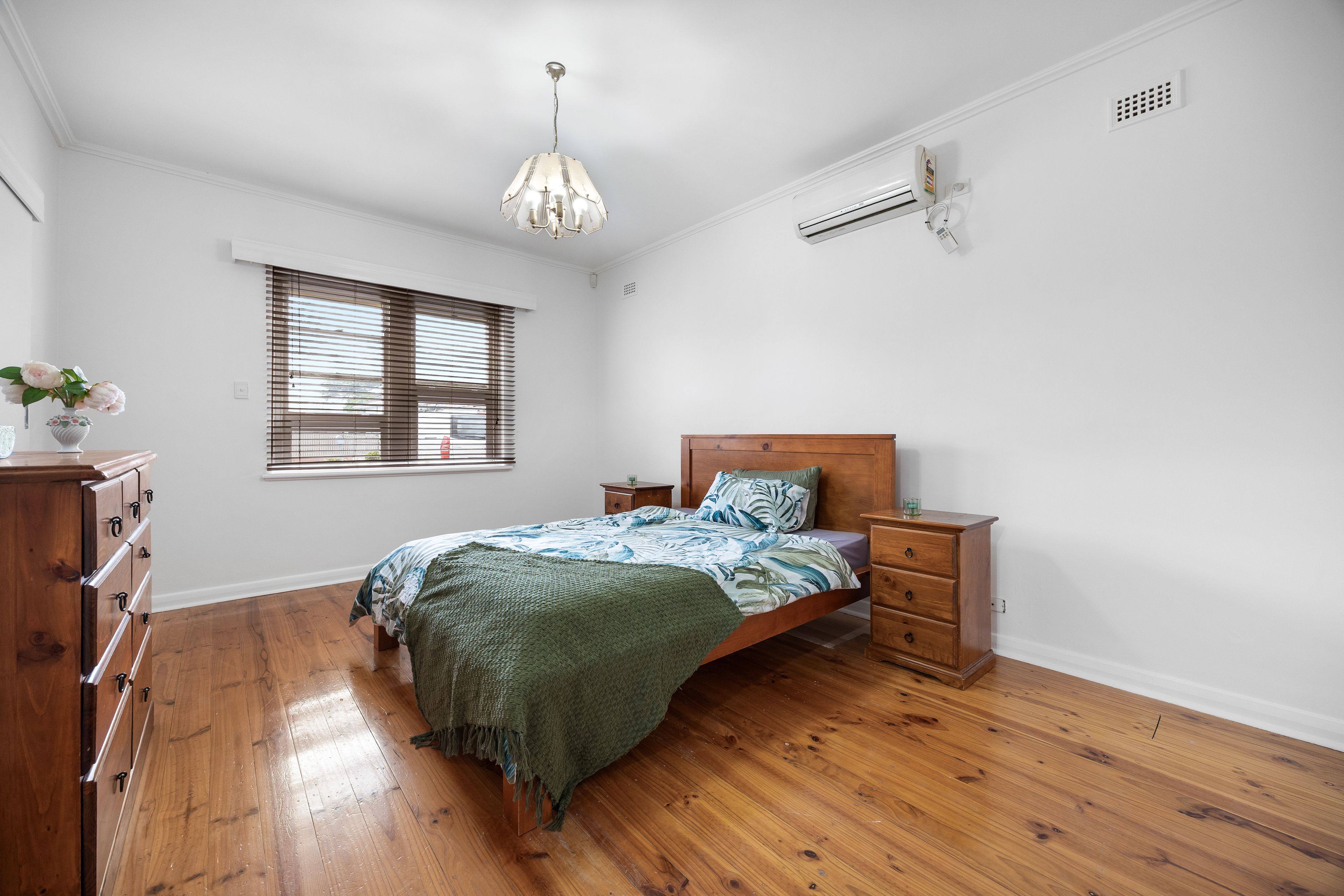 22 Kitchener Street — photo 5 of 11