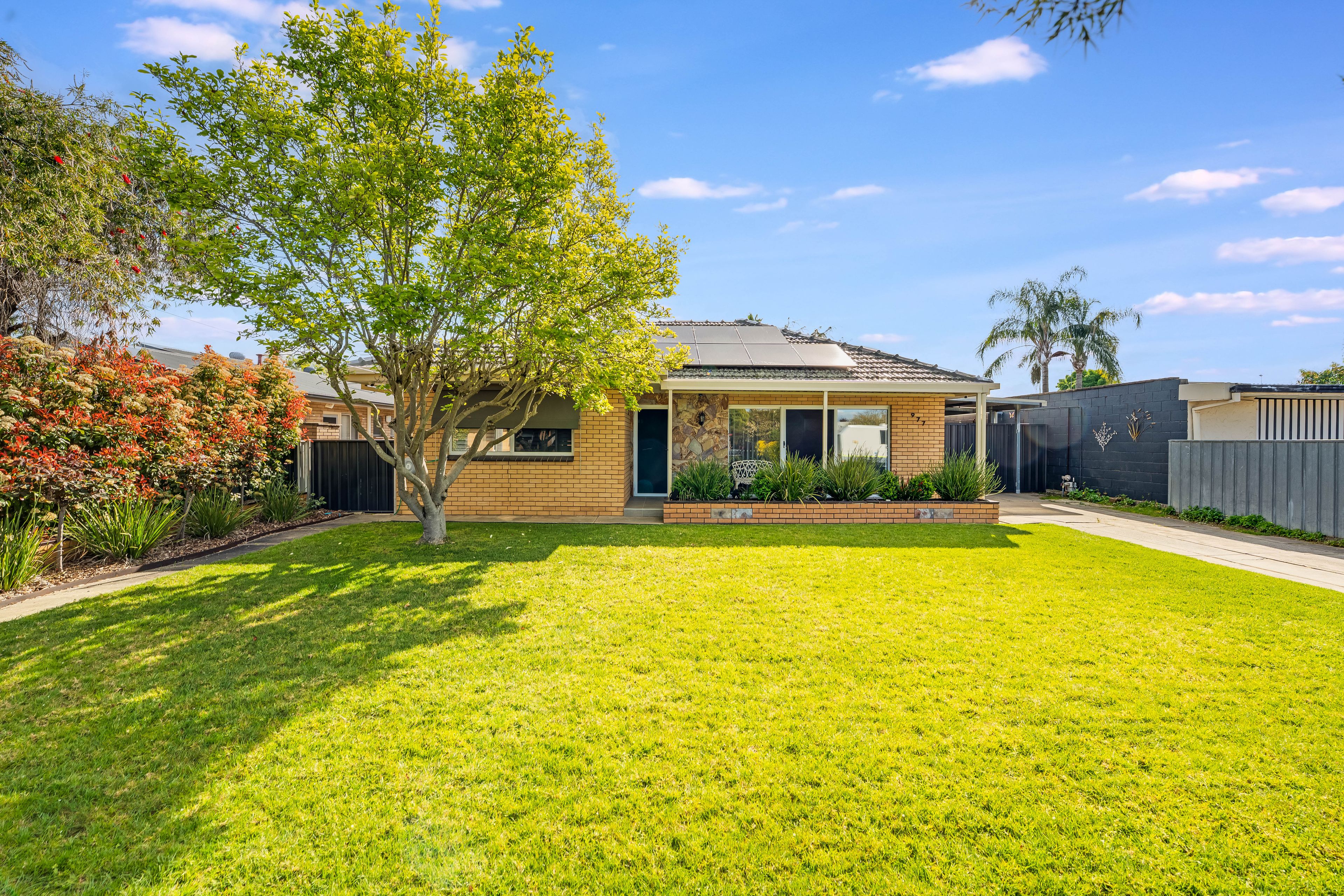 977 Duffy Crescent — photo from Ray White Albury Central