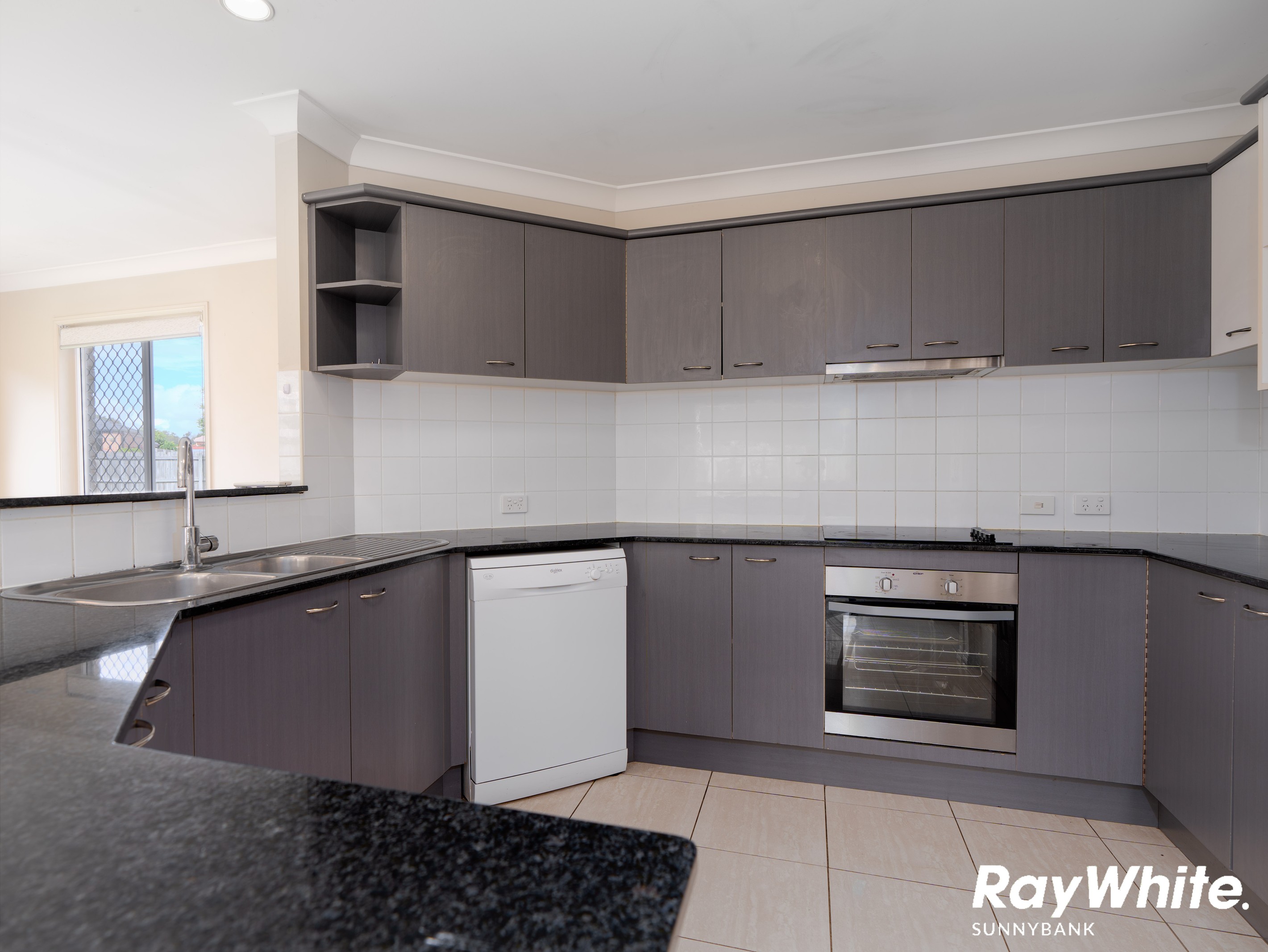 8 Karajini Crescent, Parkinson, QLD 4115