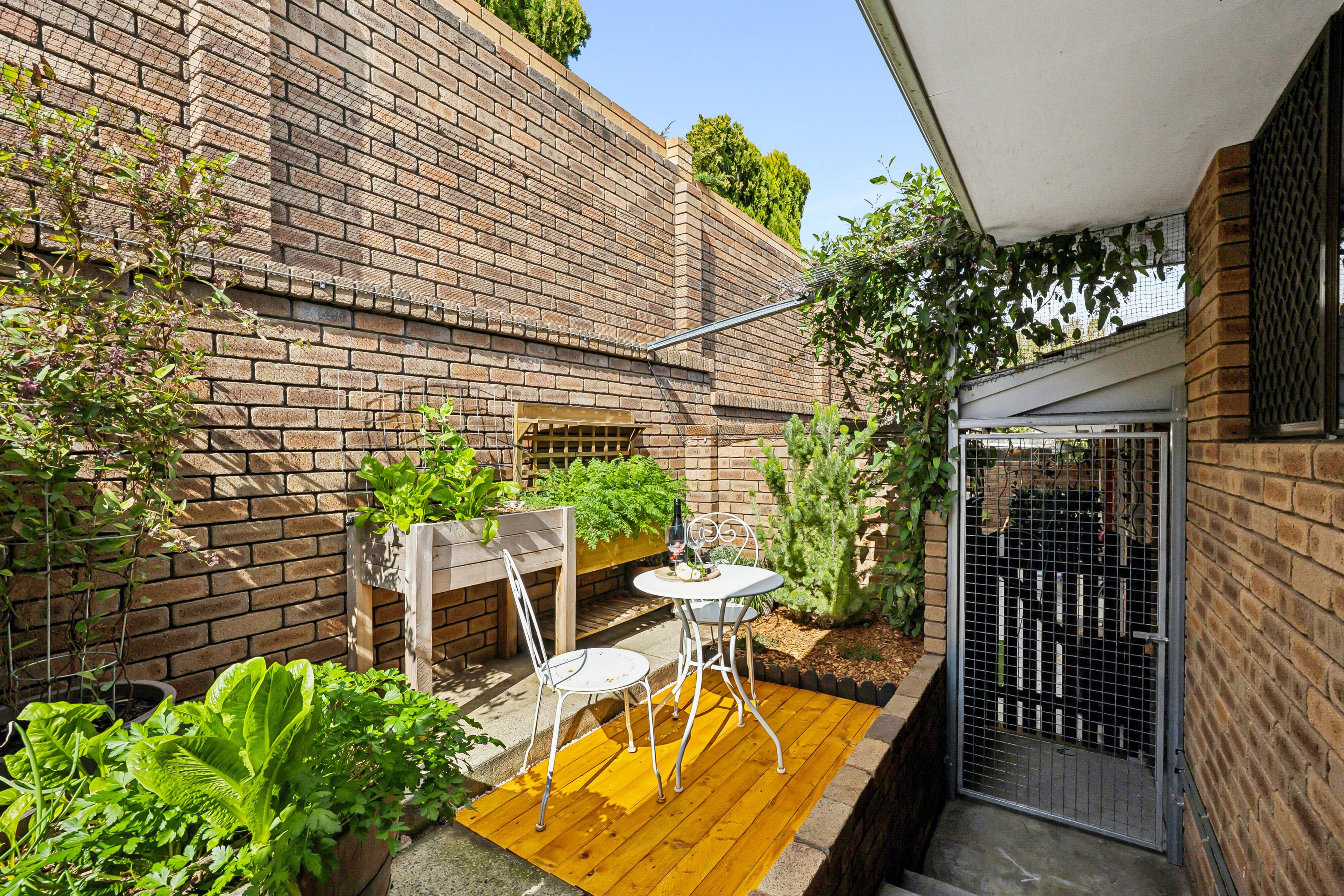 8/11 Kinsella Street — photo 14 of 17
