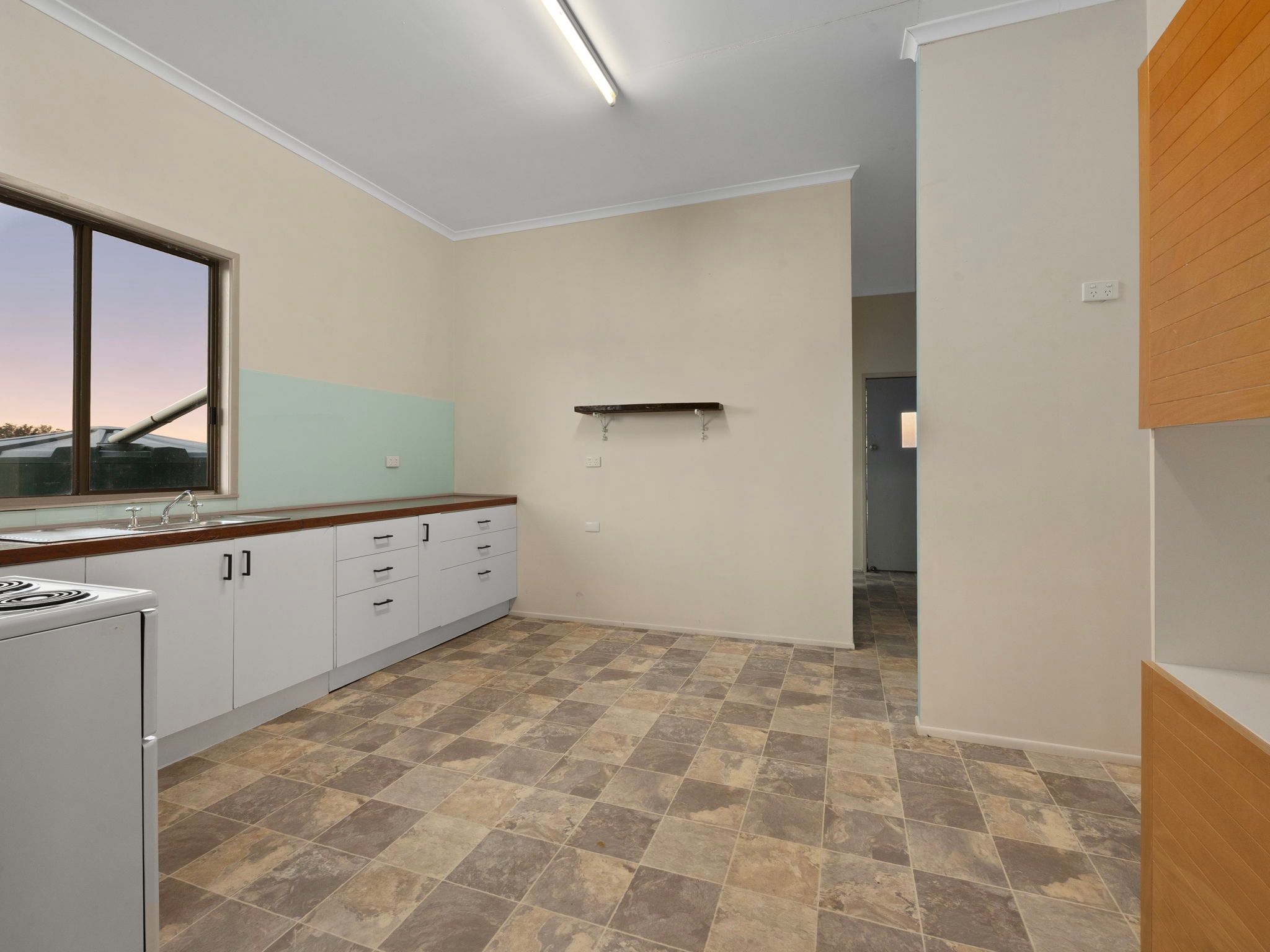 290 Reillys Road — photo 9 of 30