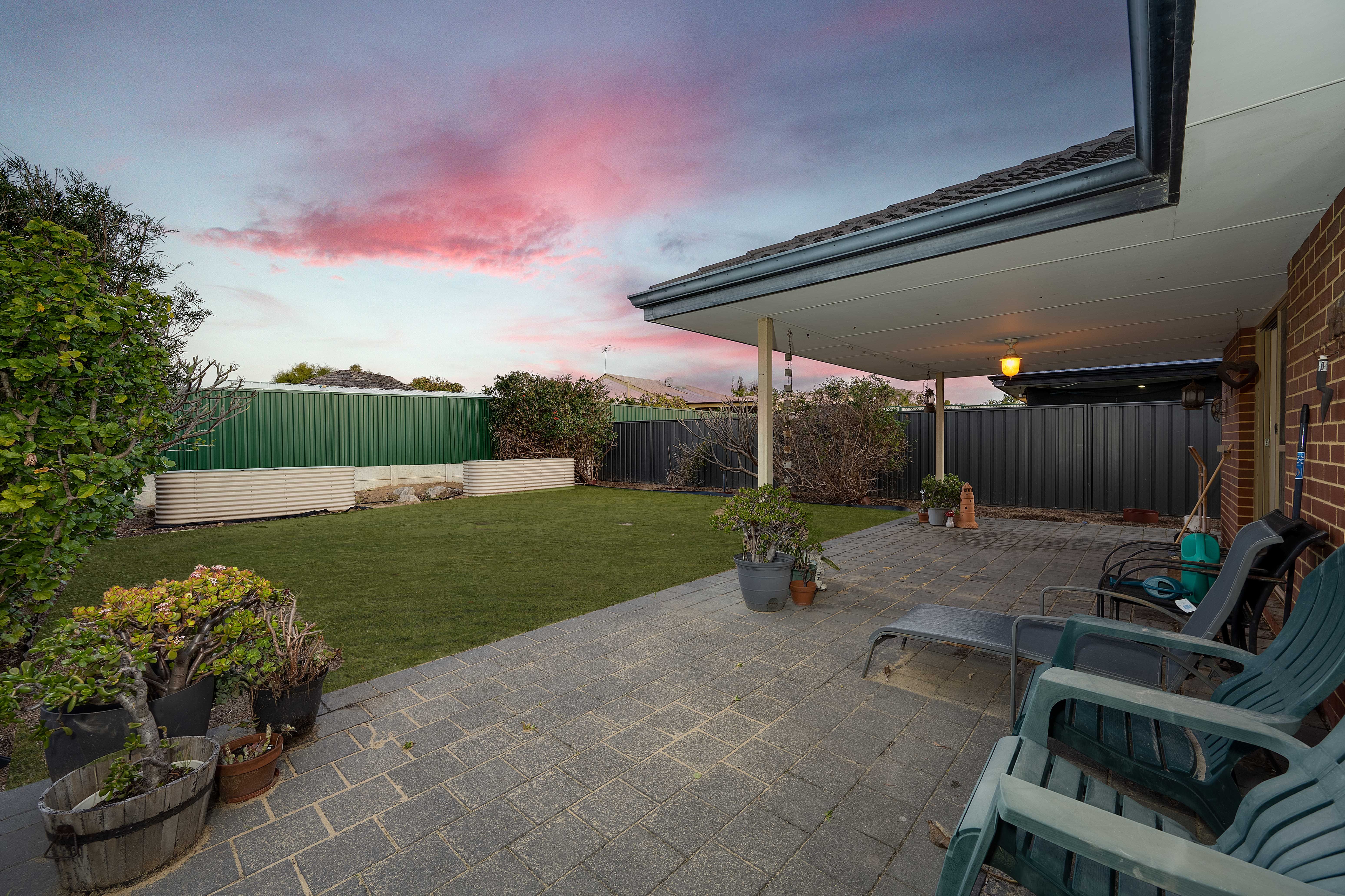 6 Holwell Gardens — photo 16 of 20