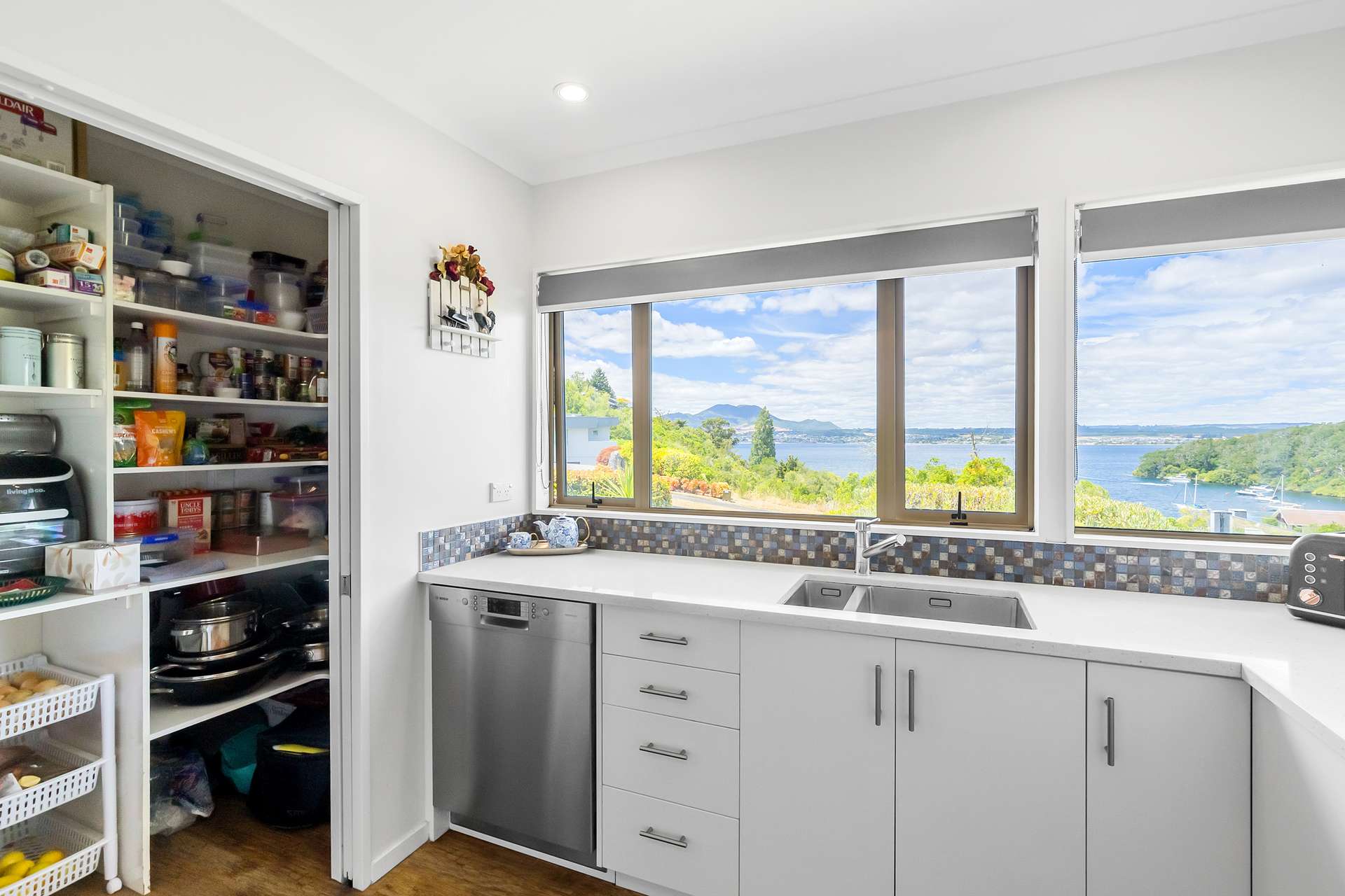 19 Te Urunga Place photo 6