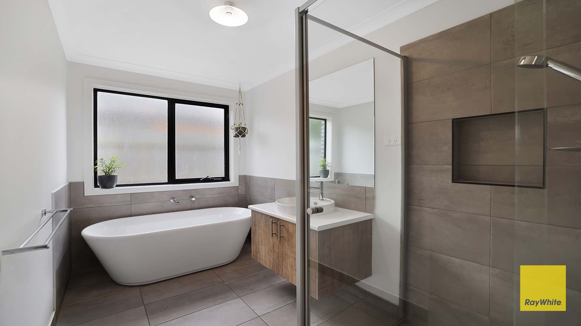 15 Parkside Crescent — photo 16 of 18