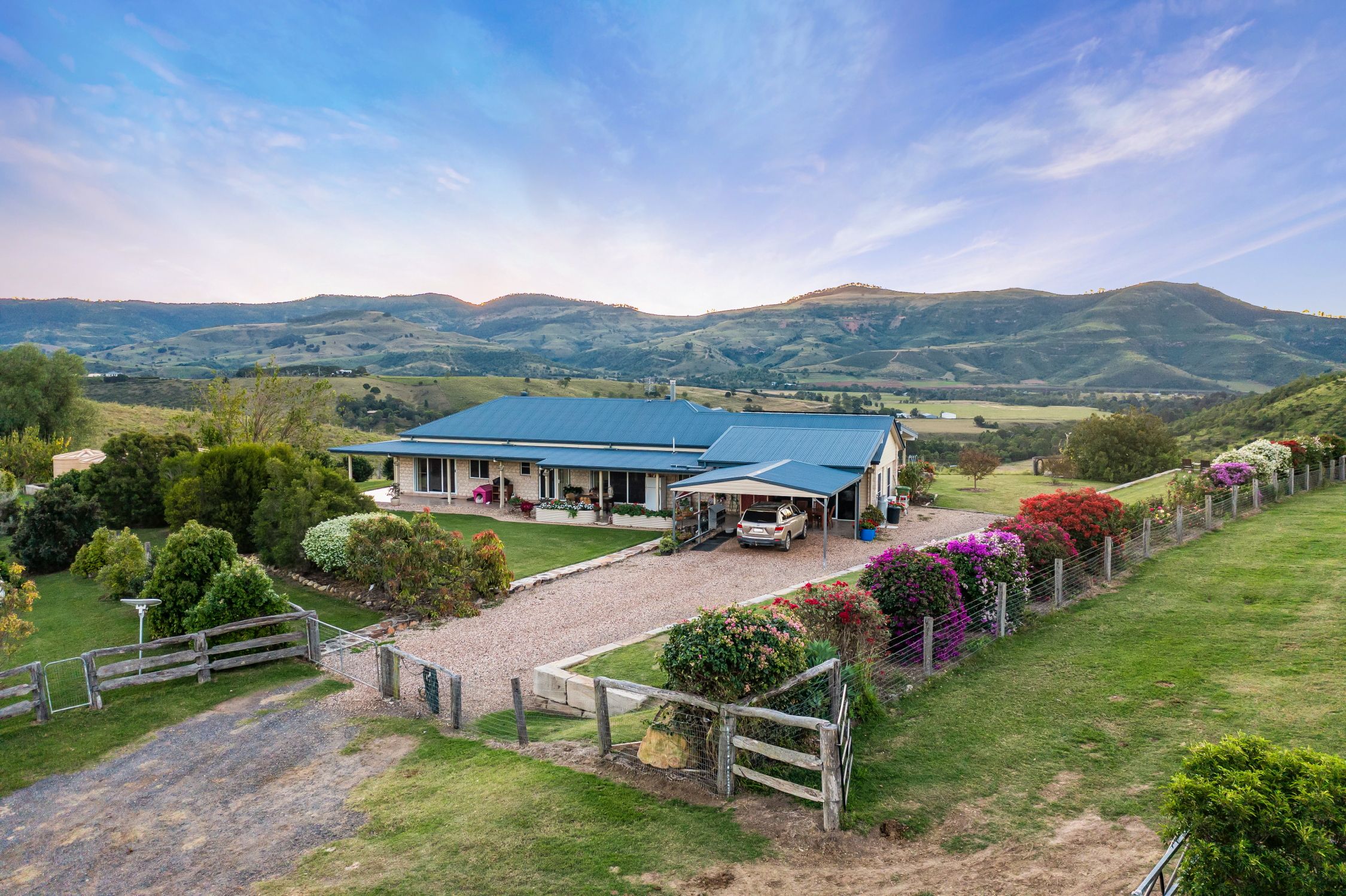 "Mount Whitestone Paradise" 'Mount Whitestone Paradise' 197 Dry Gully