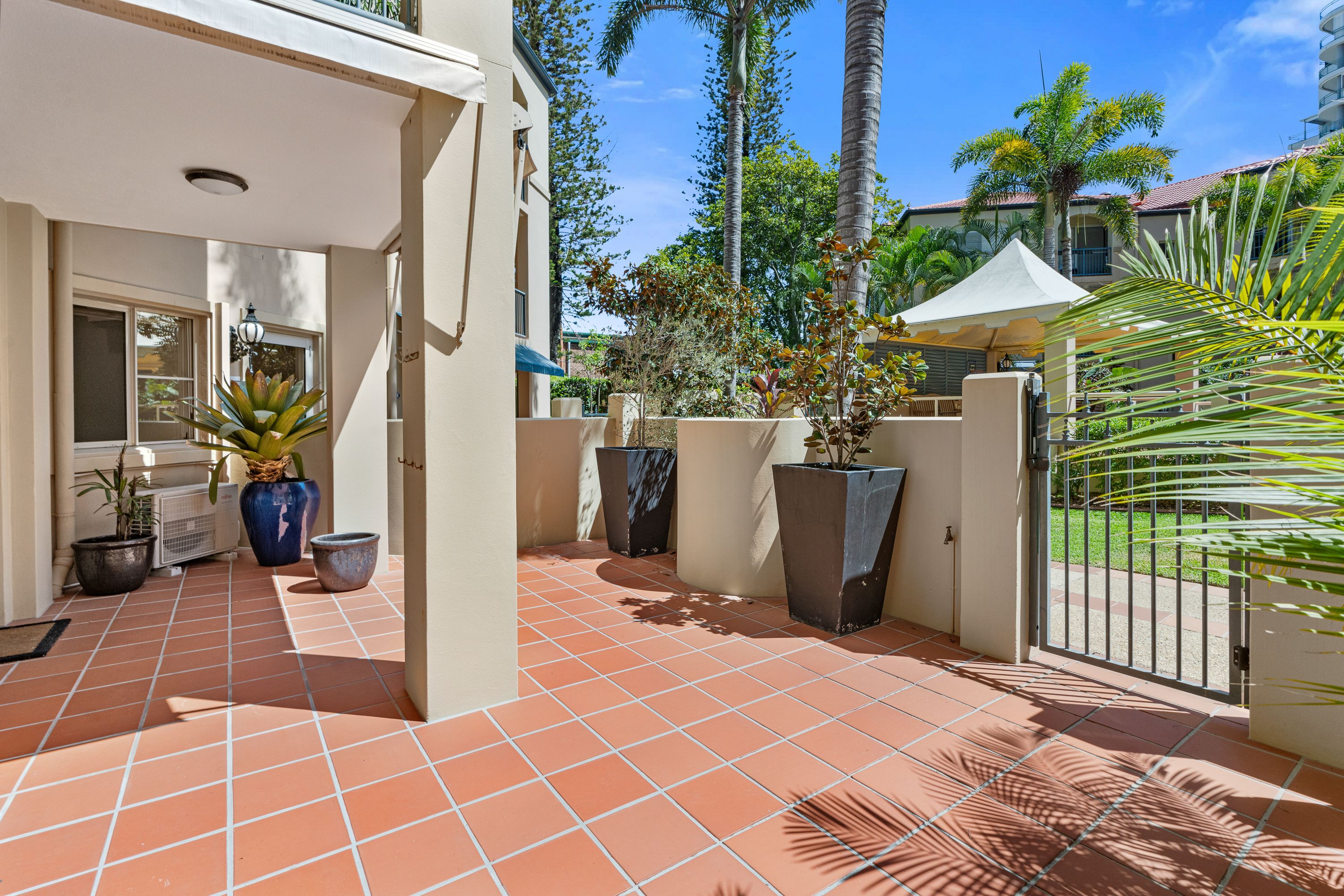 38 Woodroffe Avenue , Main Beach QLD 4217