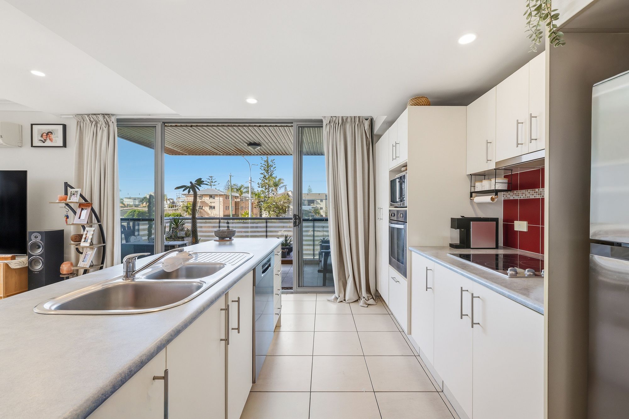 6/2254 Gold Coast Highway — photo 7 of 20