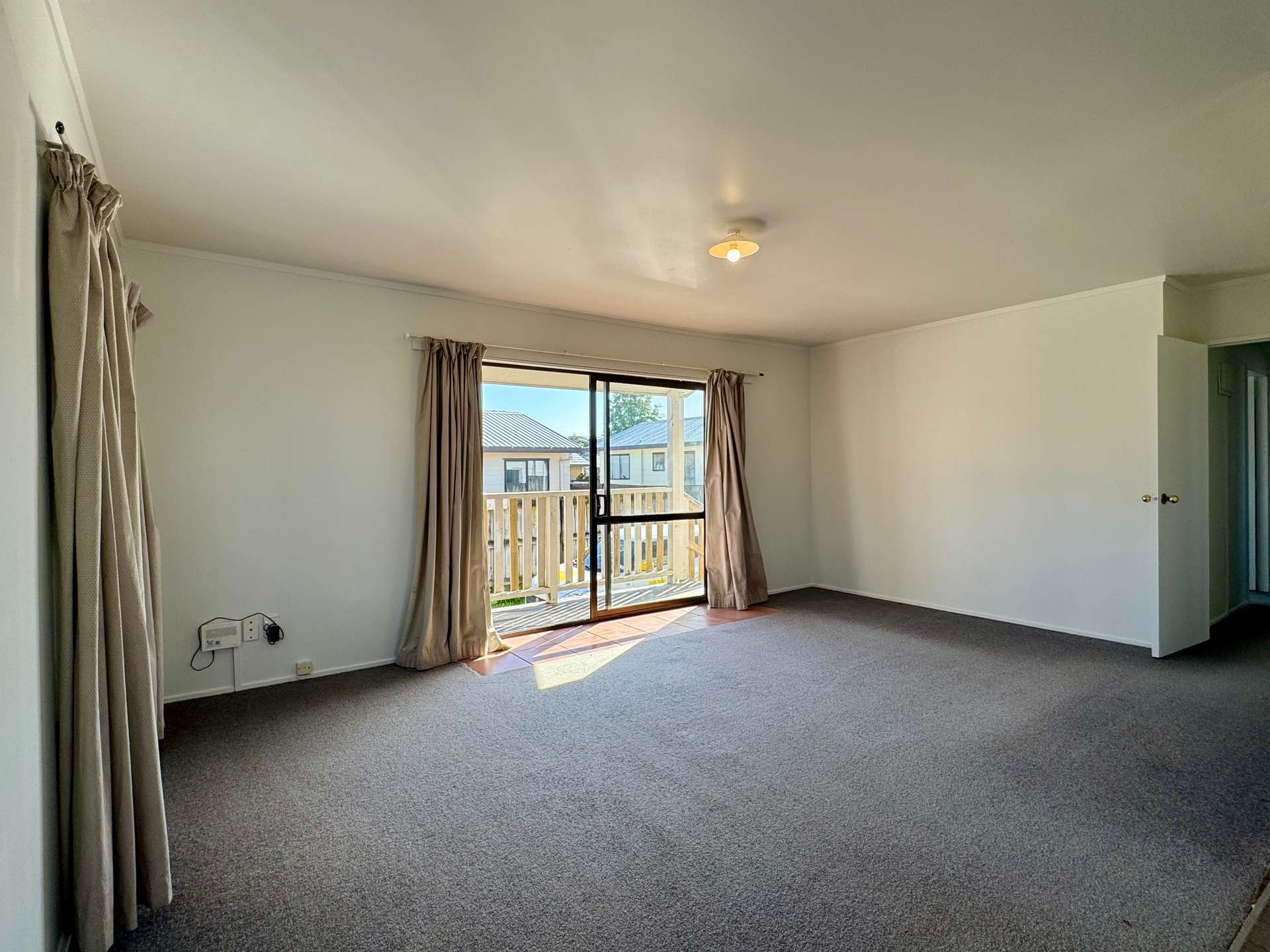 12a Lloyd Drive photo 2