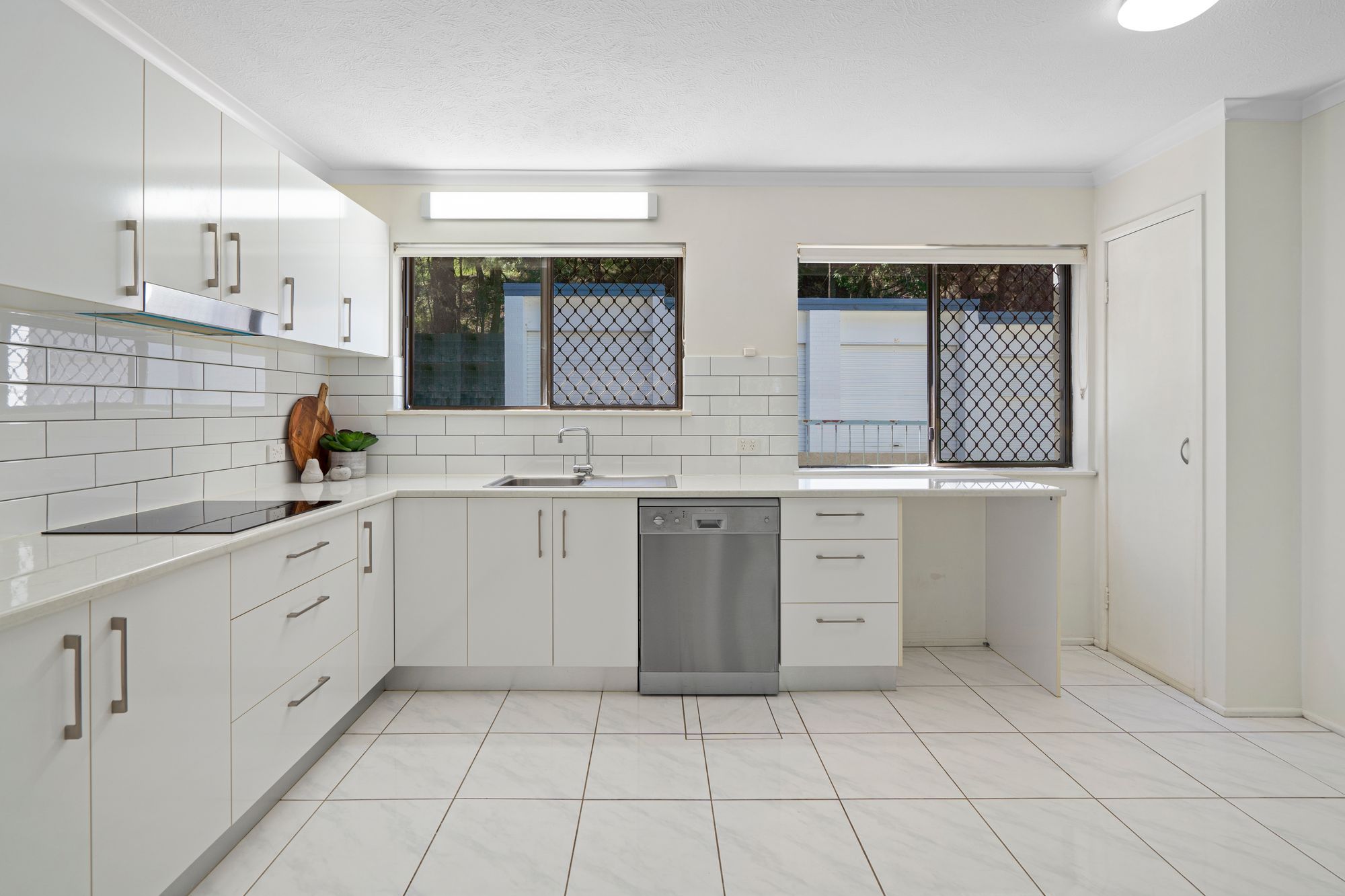 43/169 John Paul Drive — photo 3 of 12