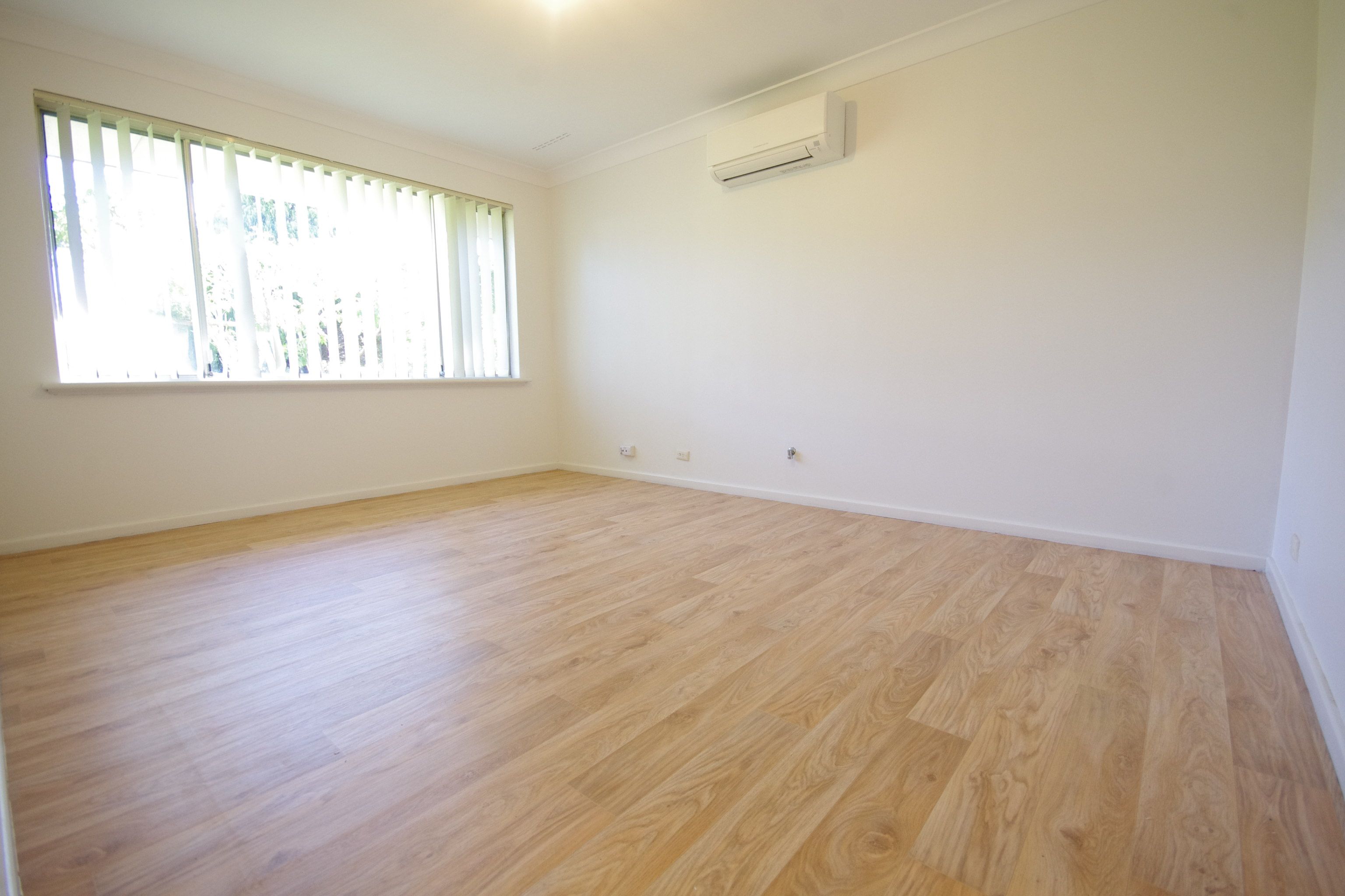 17 Brecknock Way, Girrawheen, WA 6064