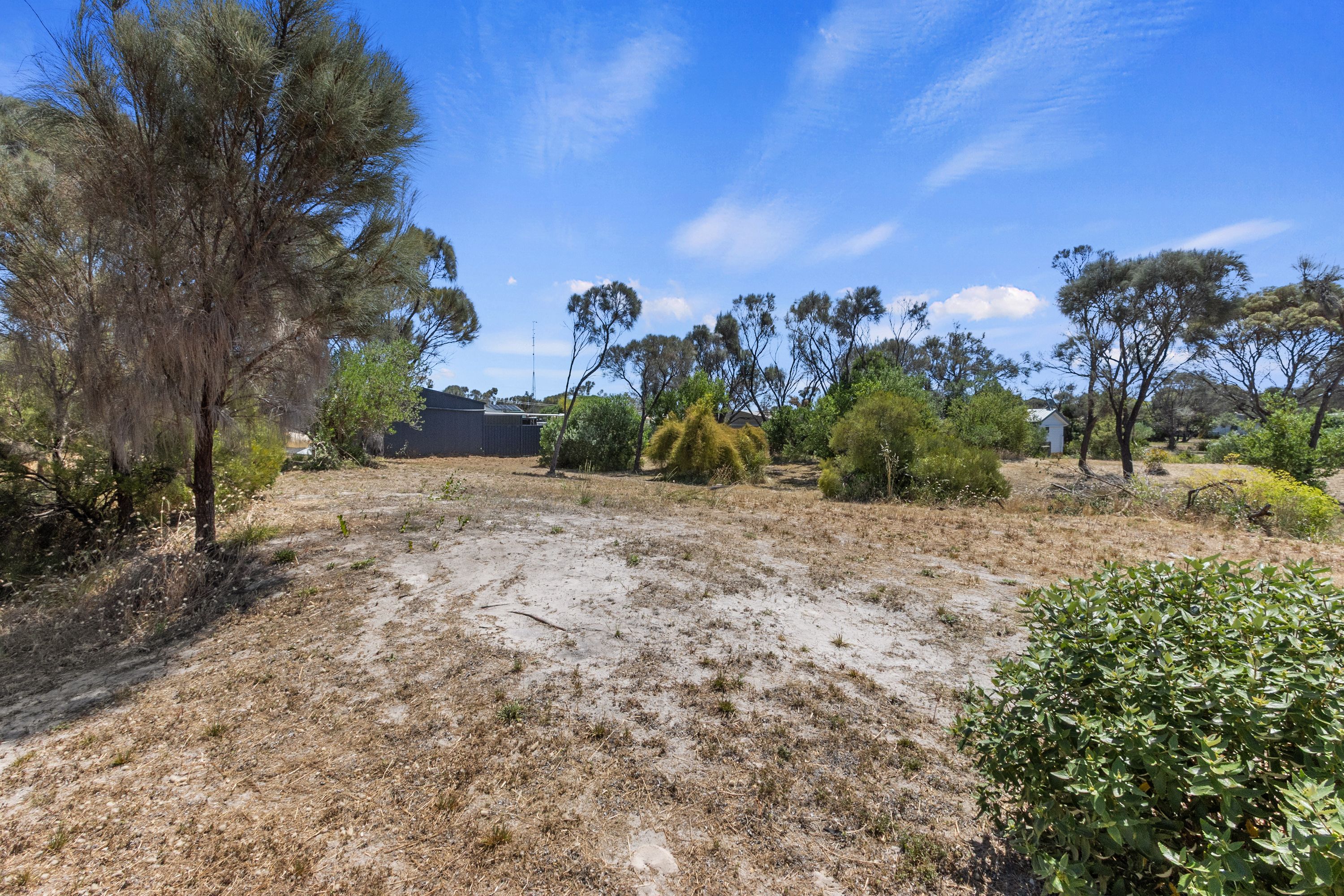 4-6 Mistletoe Drive — photo 5 of 9