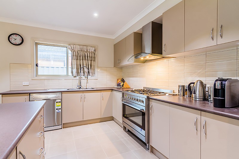 34 Thurvaston Crescent, Cranbourne East, VIC 3977