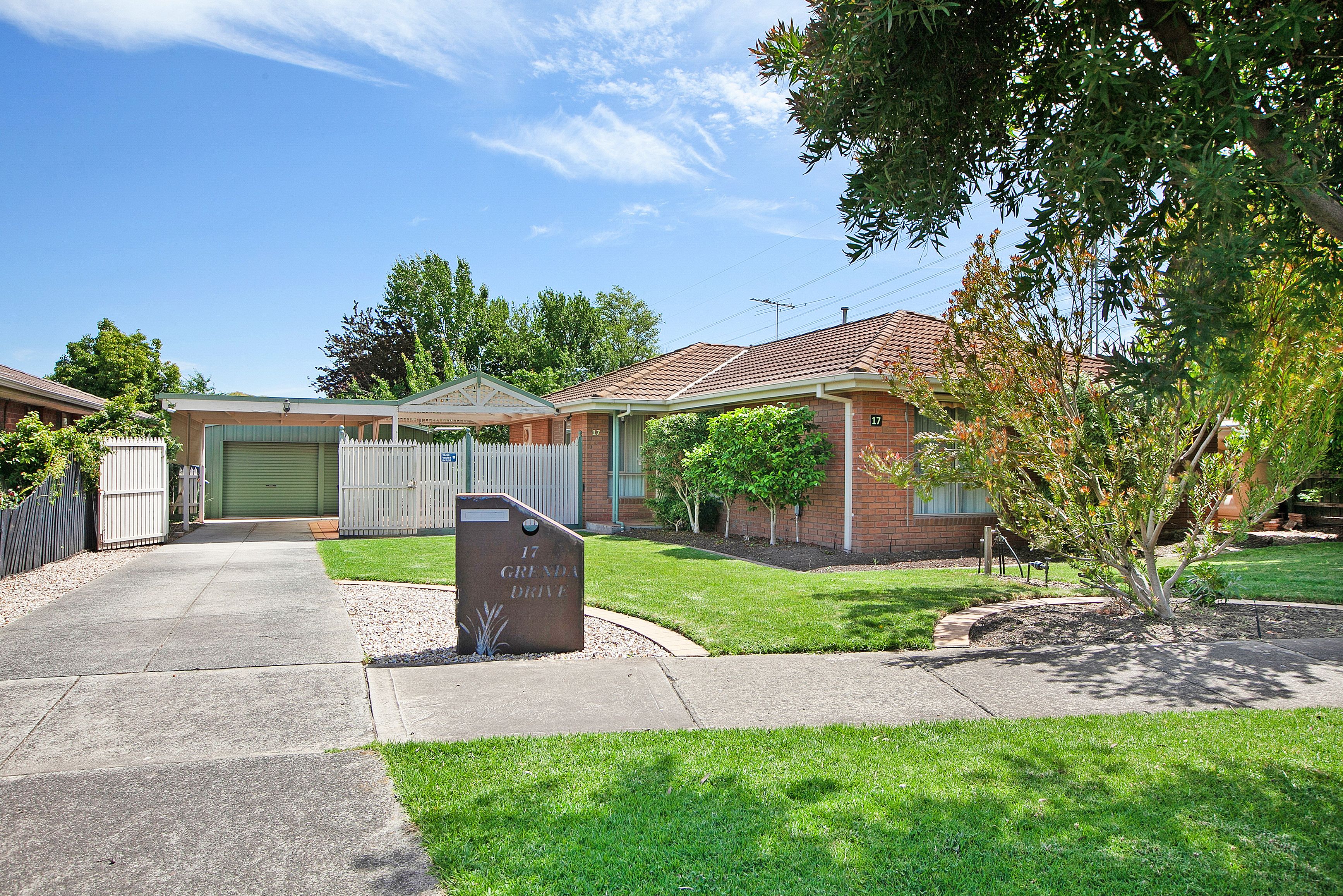 17 Grenda Drive, Mill Park VIC 3082