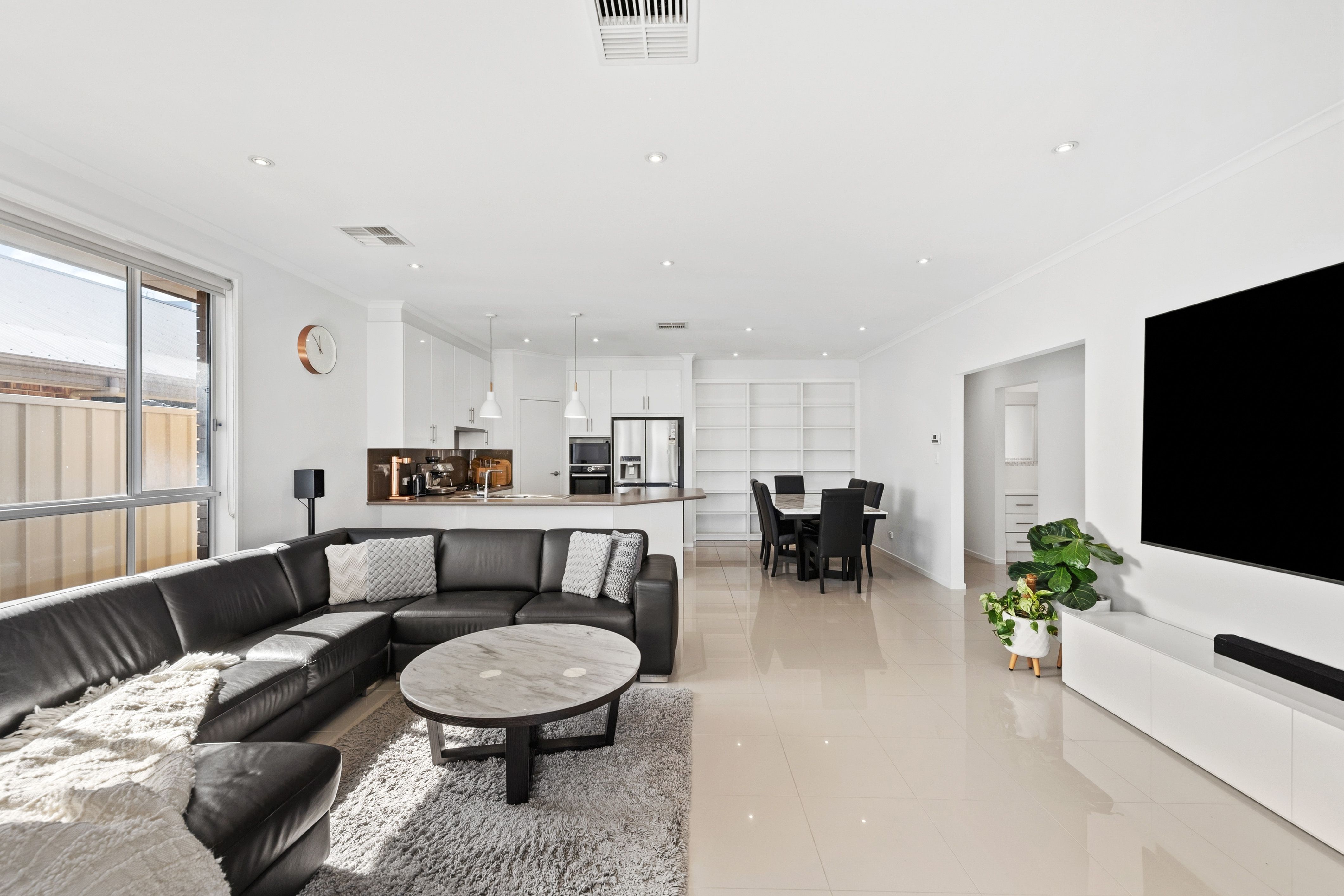 20 Warner Avenue — photo 3 of 18