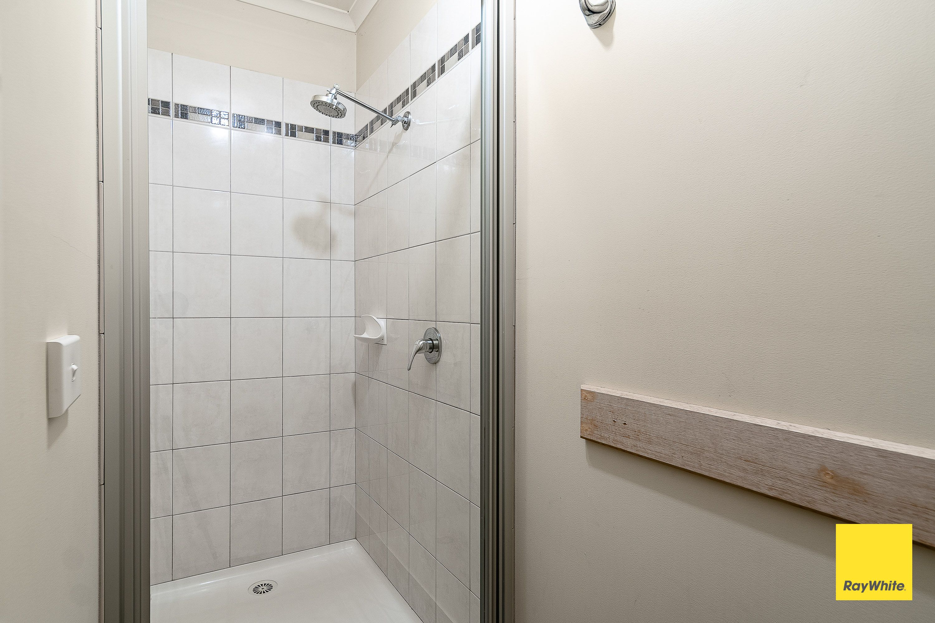 31 Churchill Avenue — photo 8 of 16