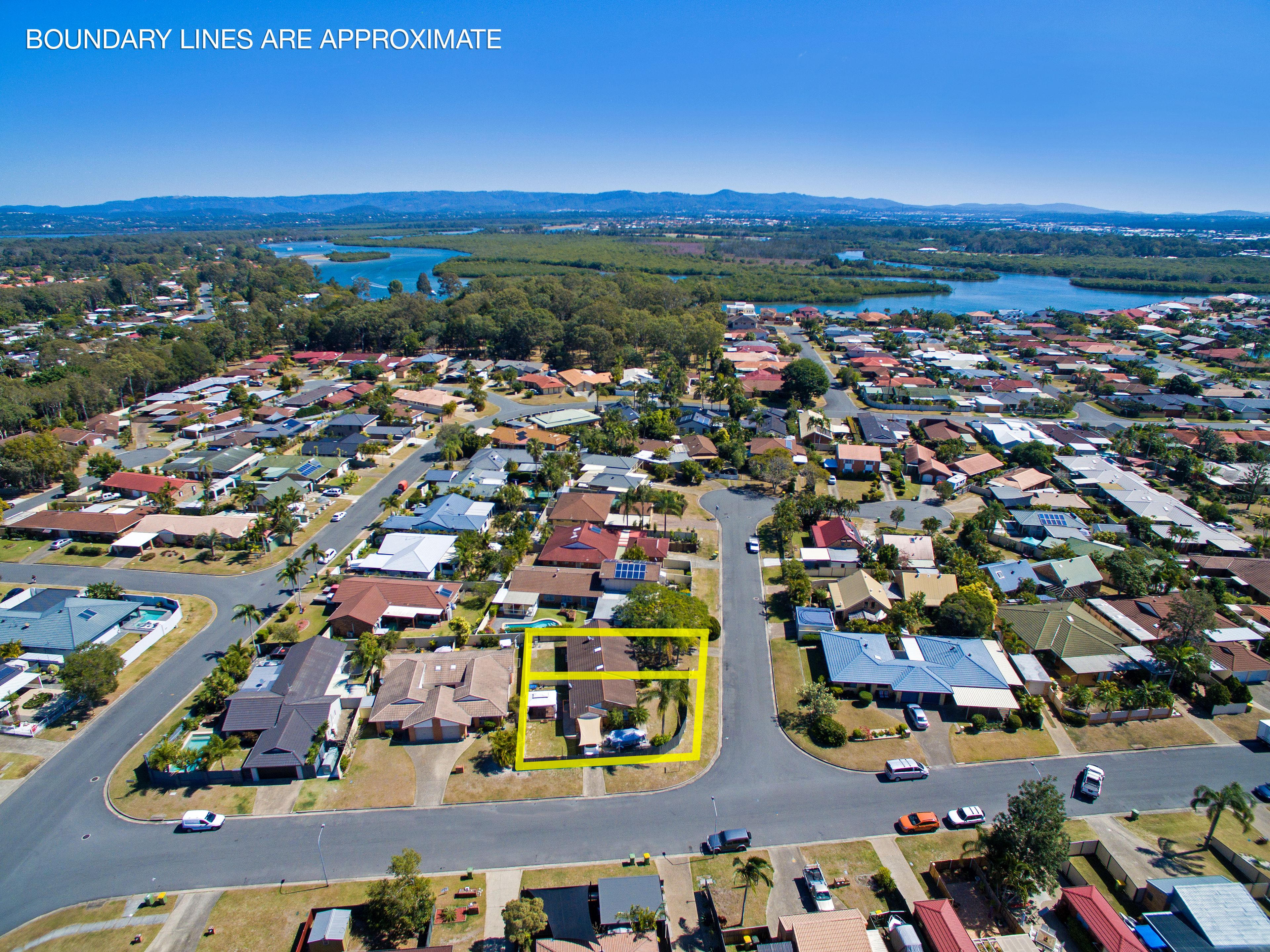 2 Warrie Close, Paradise Point QLD 4216