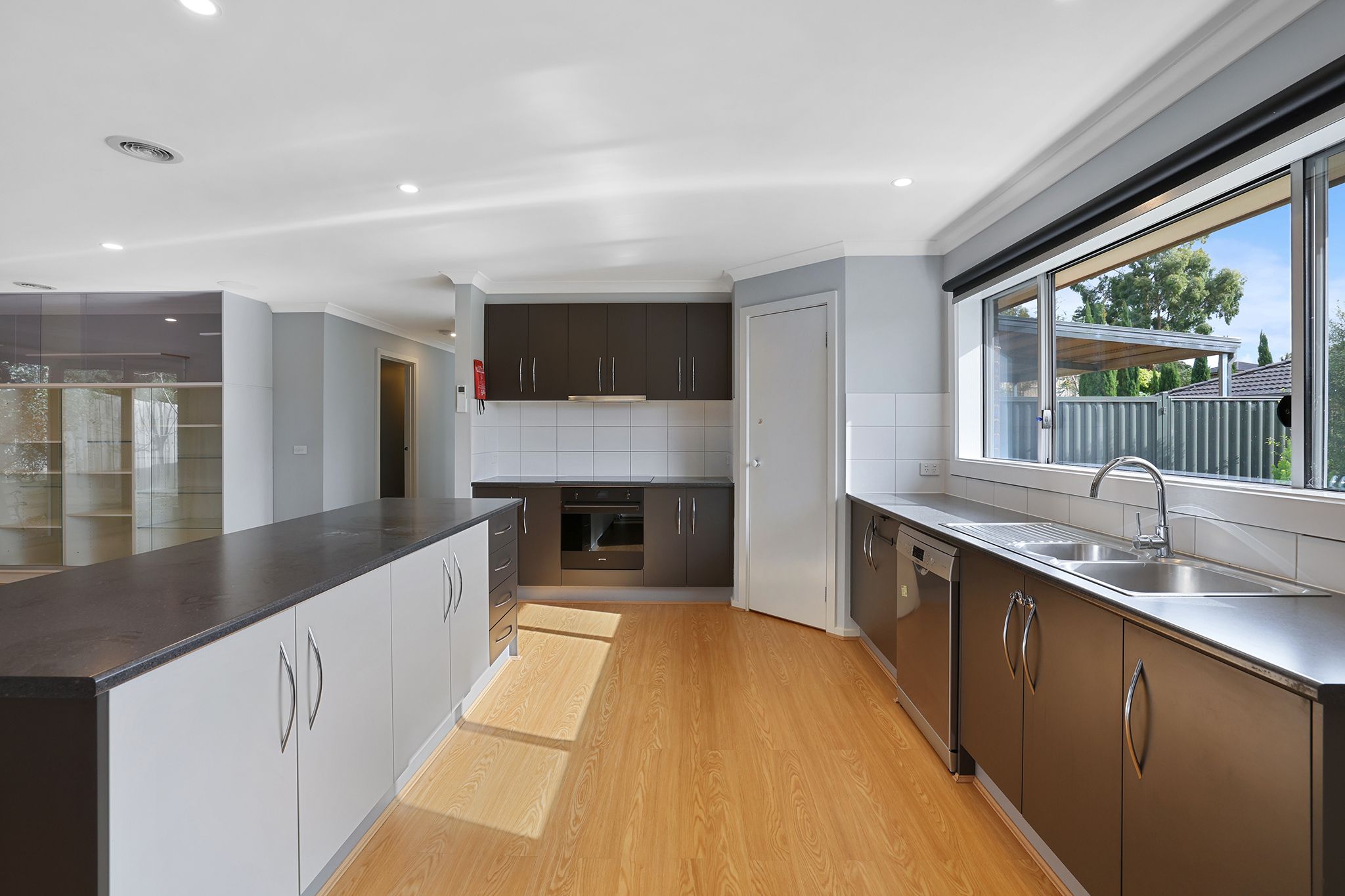 12 Vivian Court — photo 4 of 27