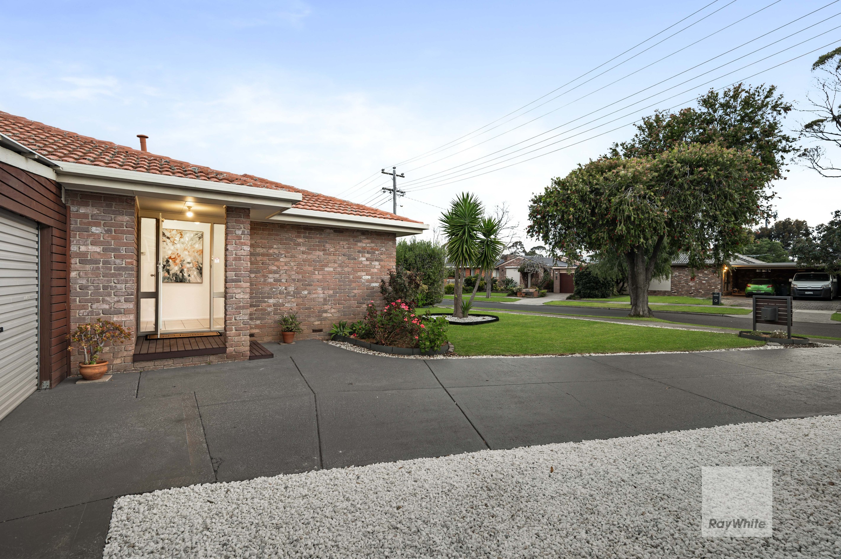 25 The Circuit, Gladstone Park, VIC 3043