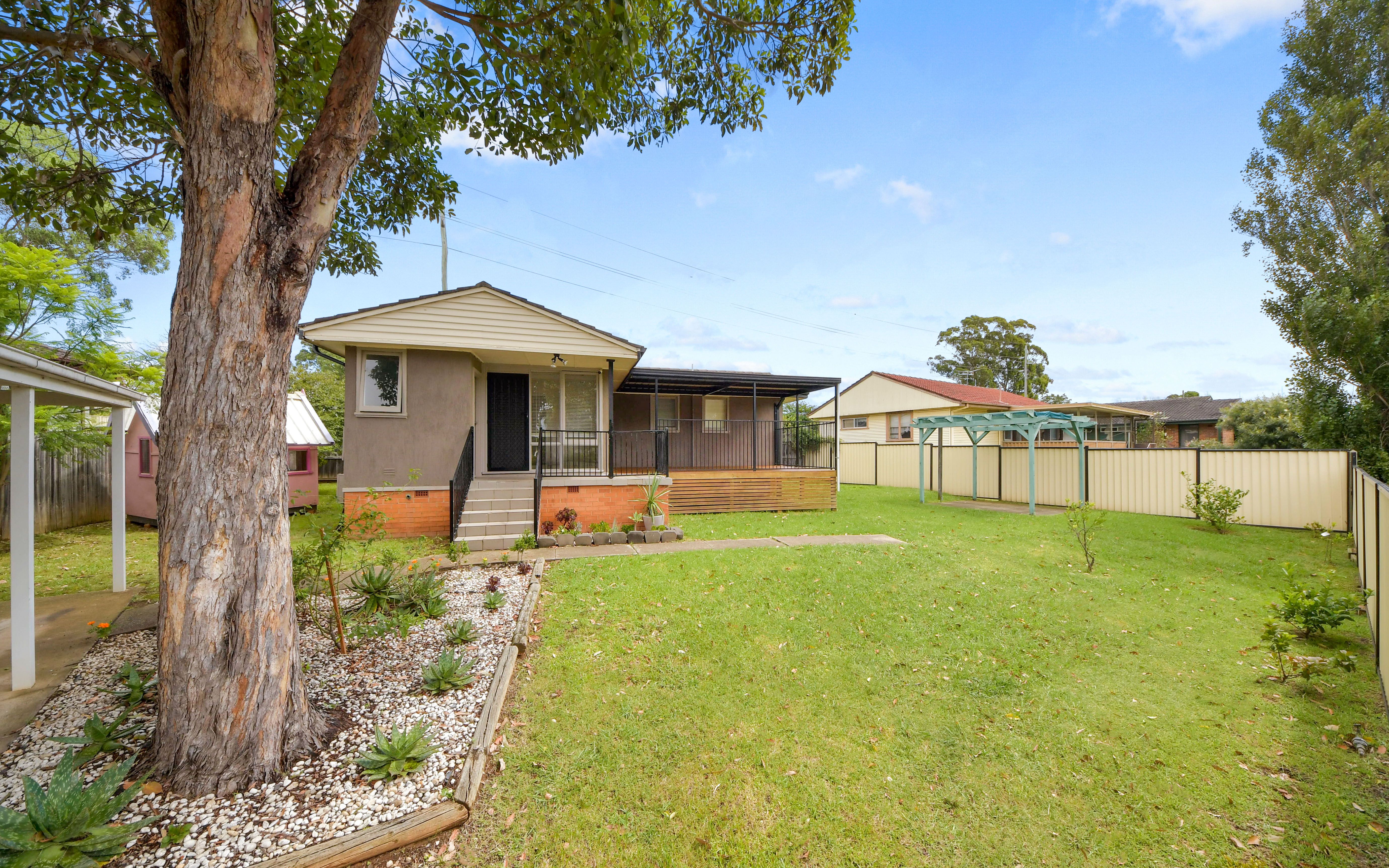 11 Eurabbie Place, Macquarie Fields, NSW 2564