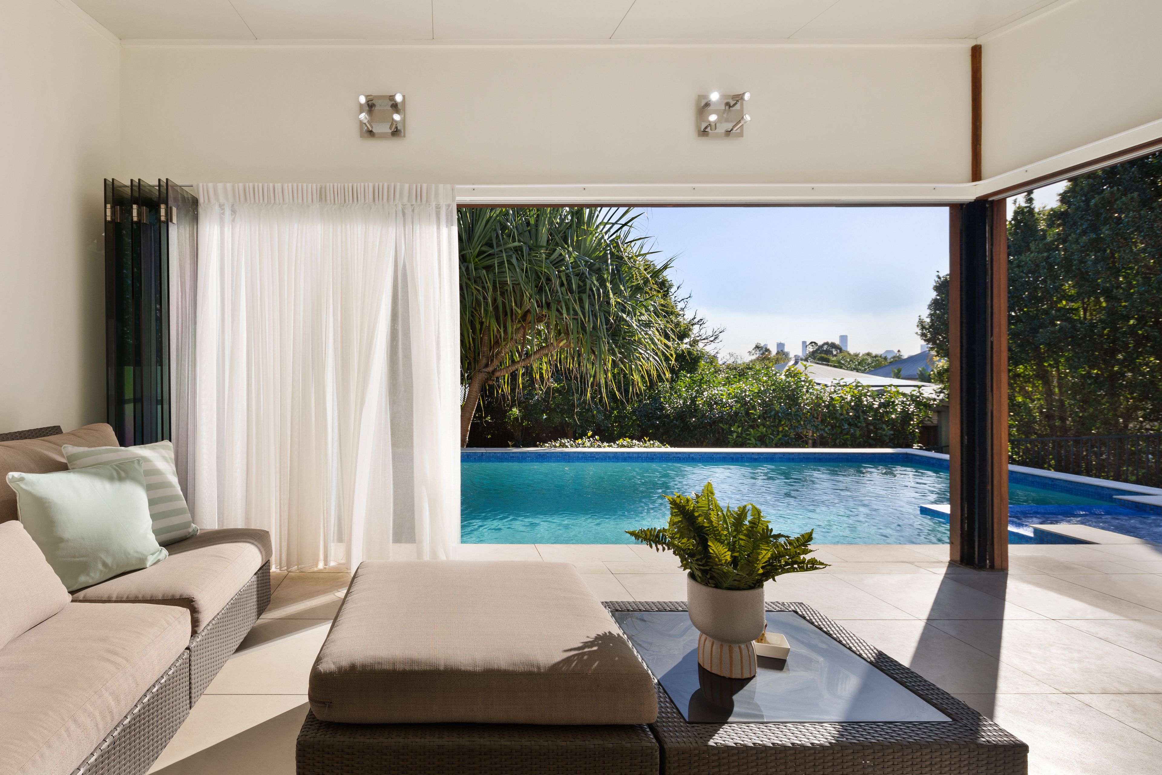 15 Combles Road, Camp Hill, QLD 4152